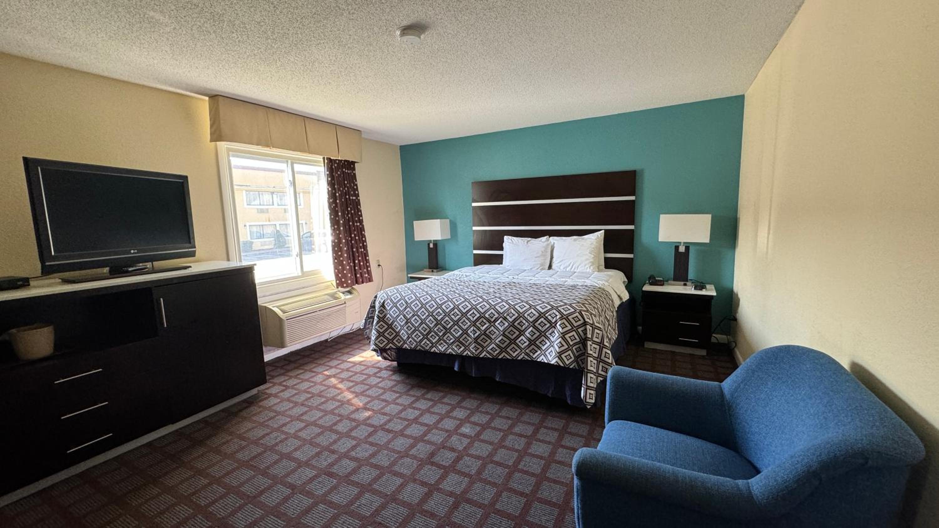 King Room - Non-Smoking photo 3