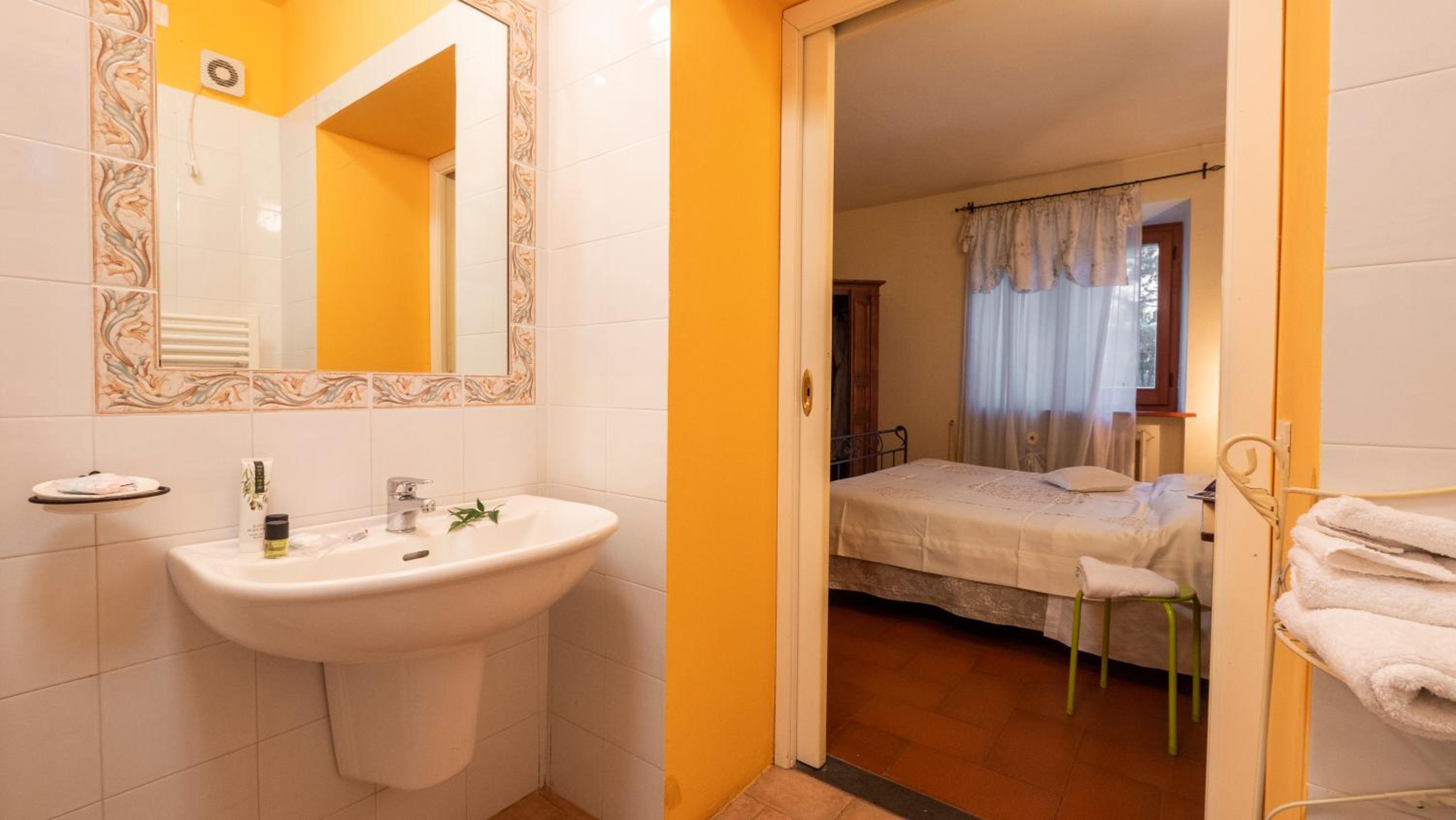One-Bedroom Apartment - Photo 3