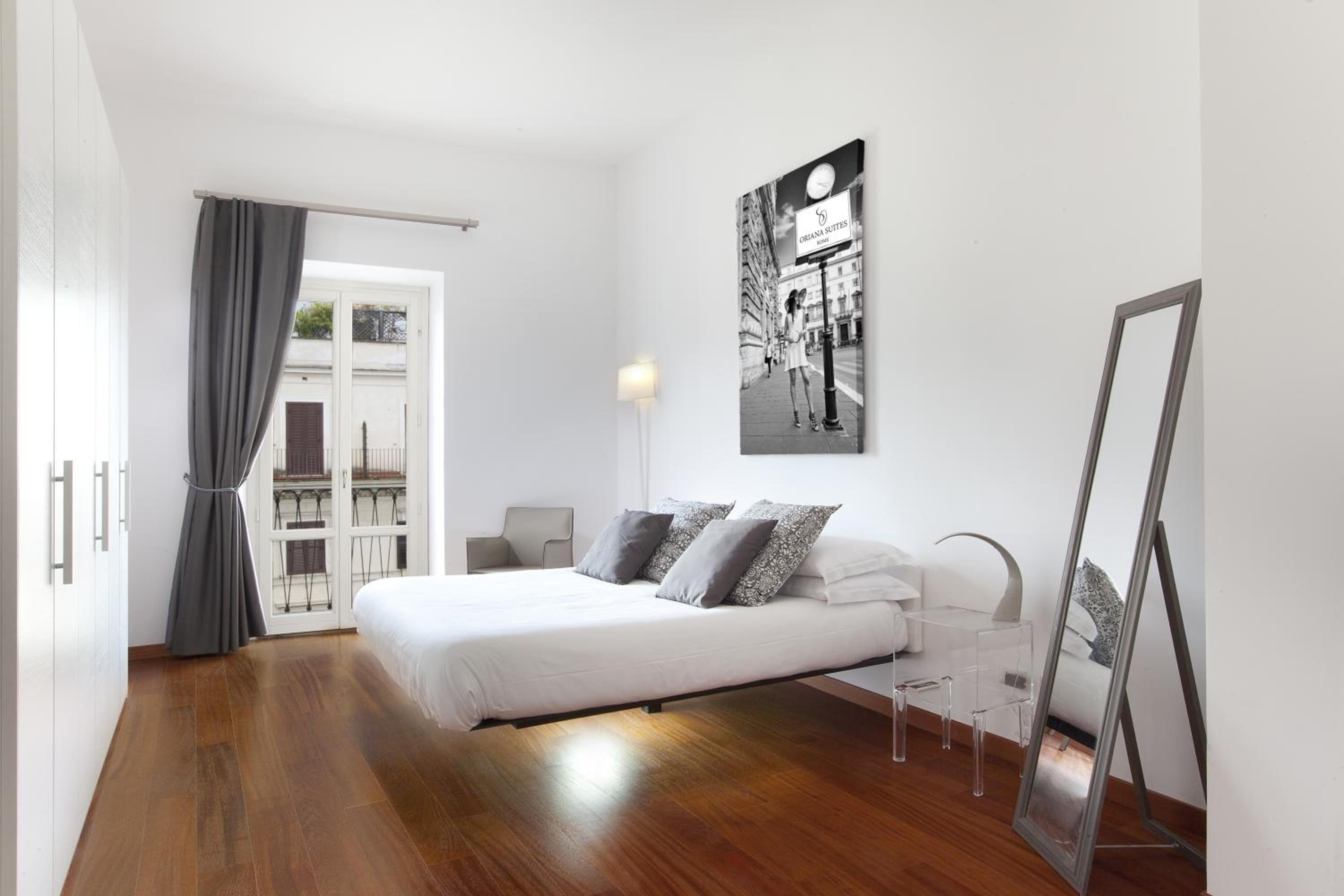Apartment with Balcony photo 1