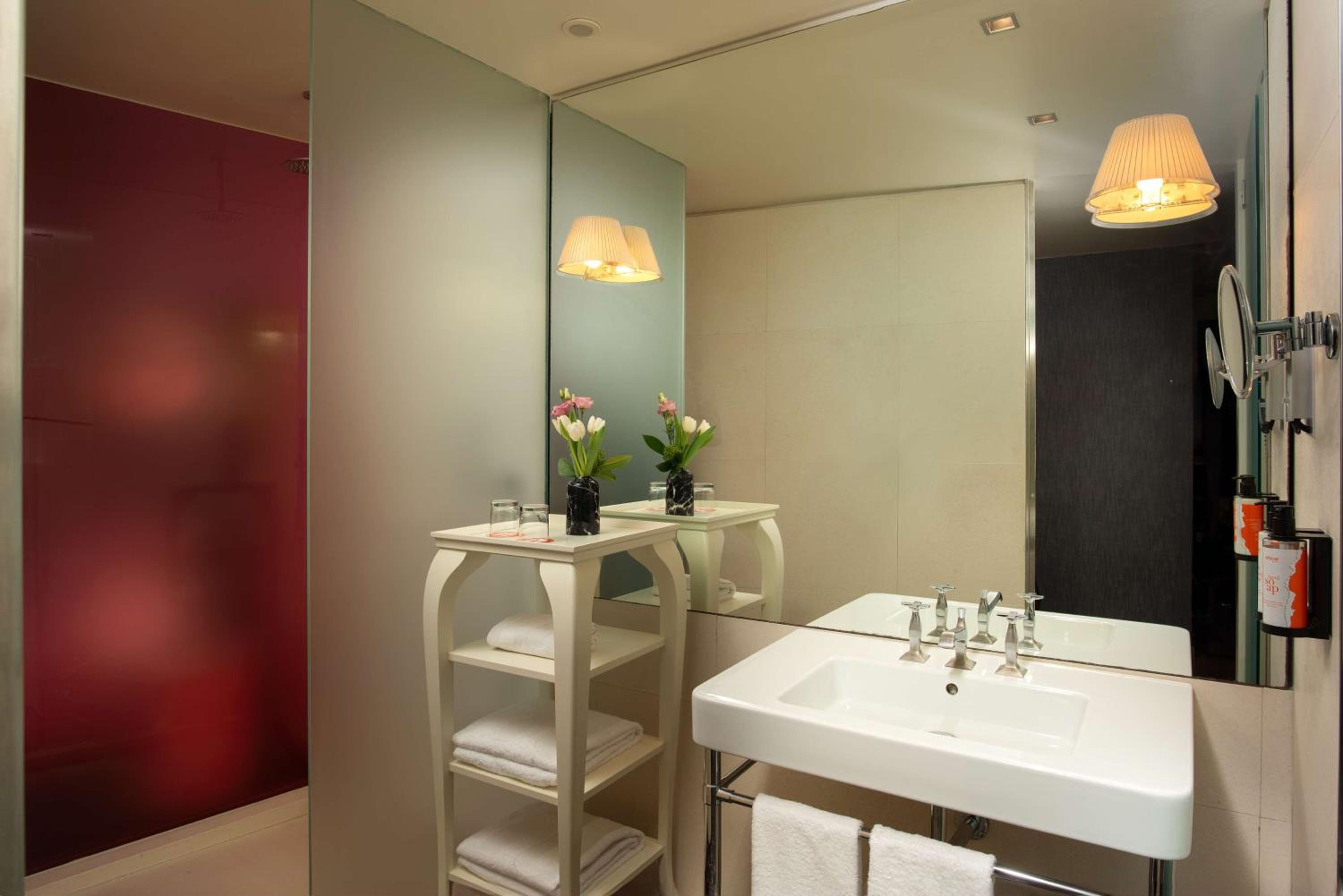 nhow Family Connecting Room (3 Adults + 1 Child)