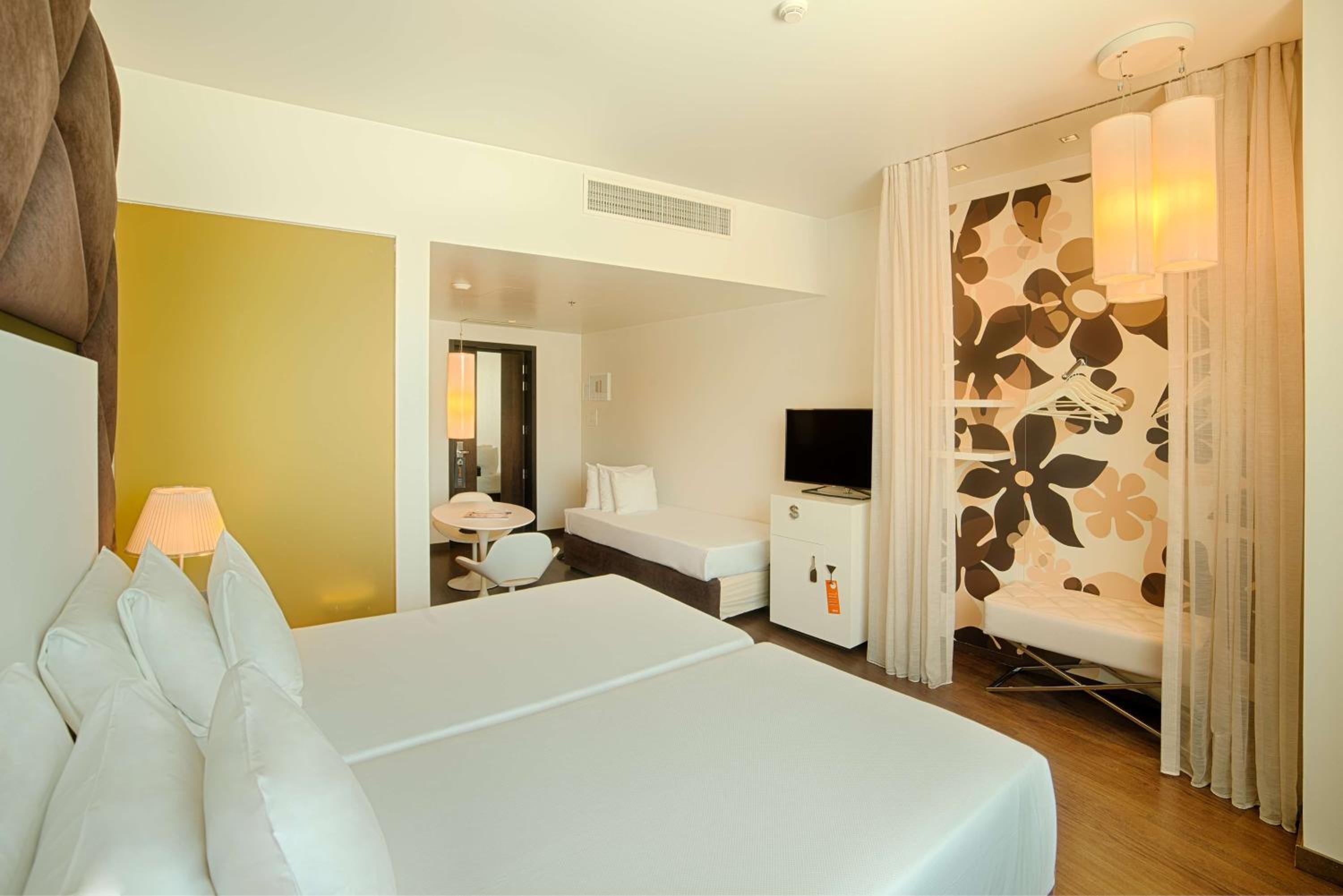nhow Friends and Family Room