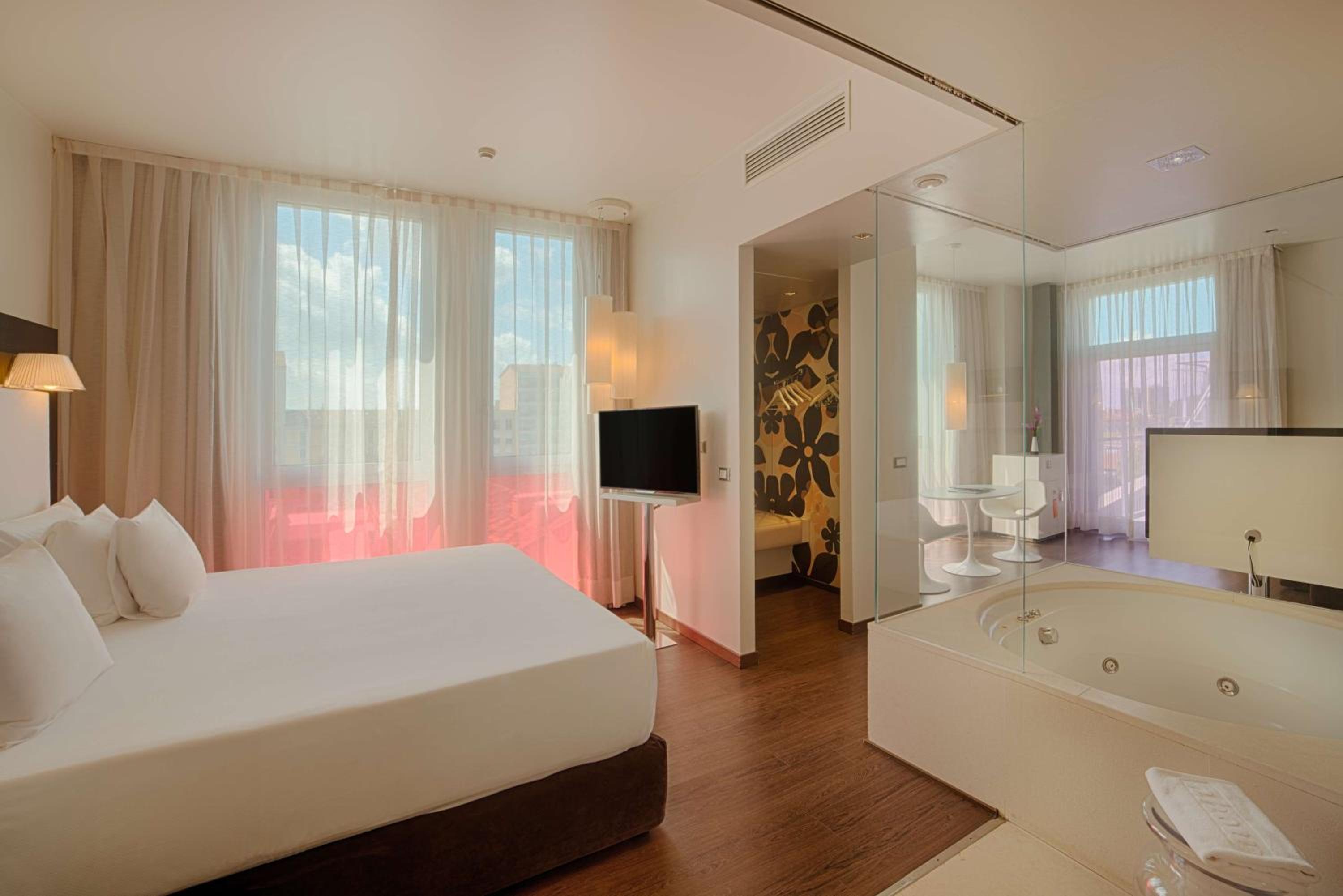 Nhow Junior Suite