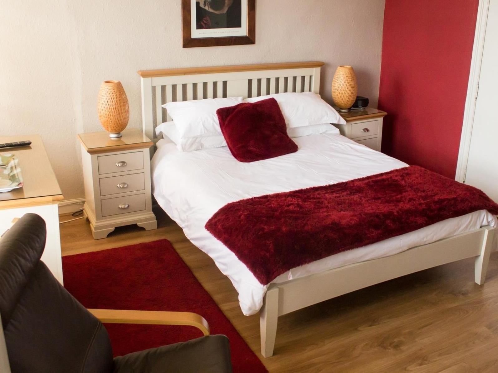 Double Room with Private Bathroom photo 1