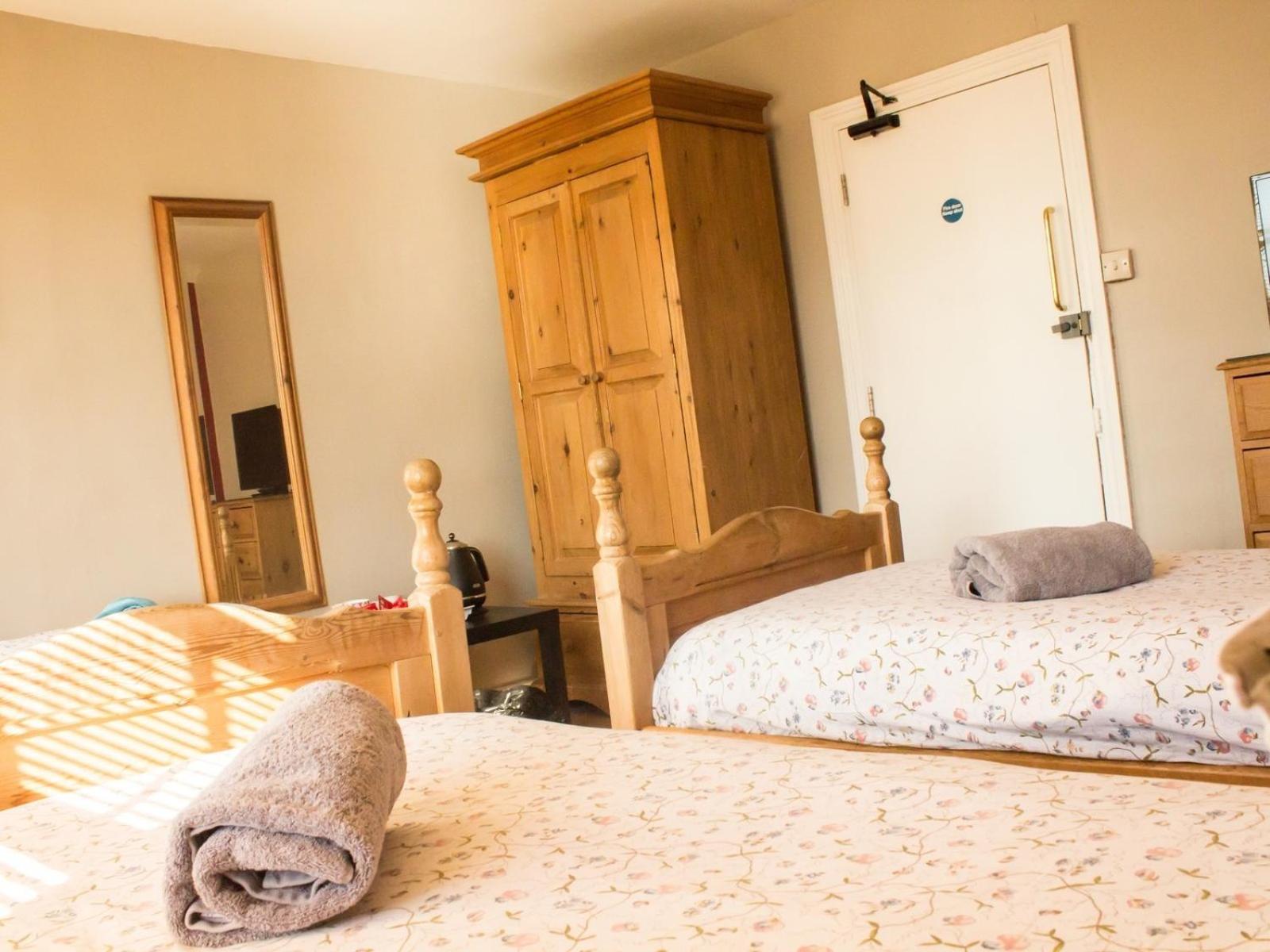Triple Room with Shared Bathroom photo 3