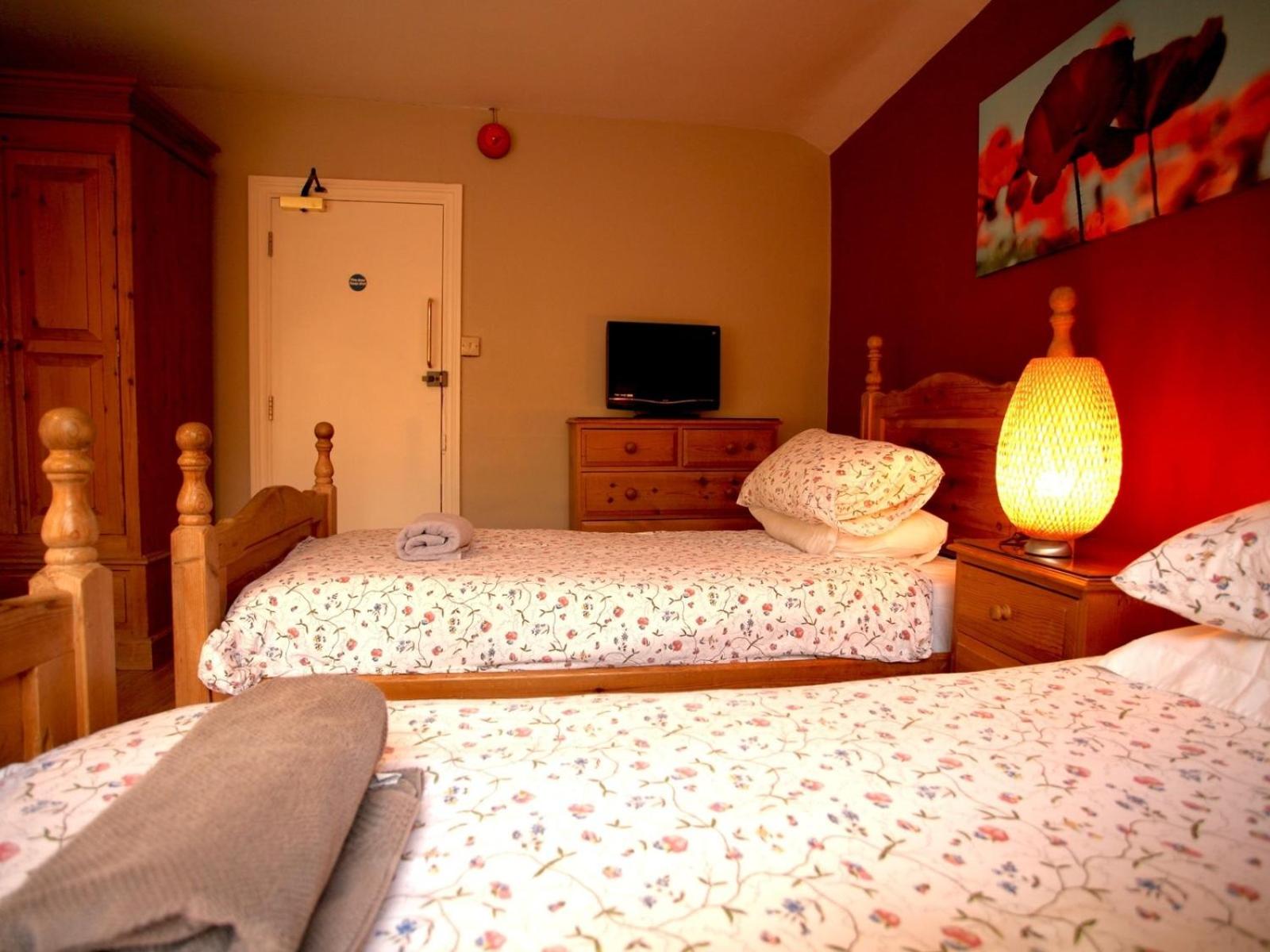 Triple Room with Shared Bathroom photo 2