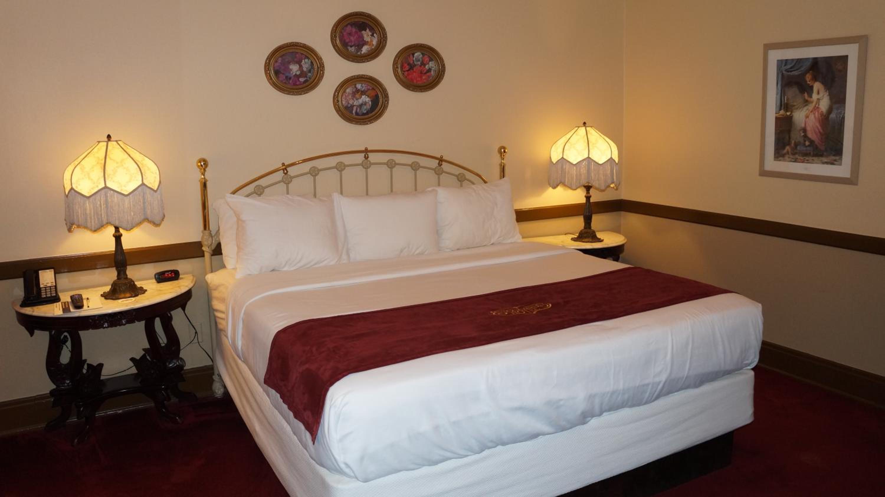 King Room - Non-Smoking photo 2