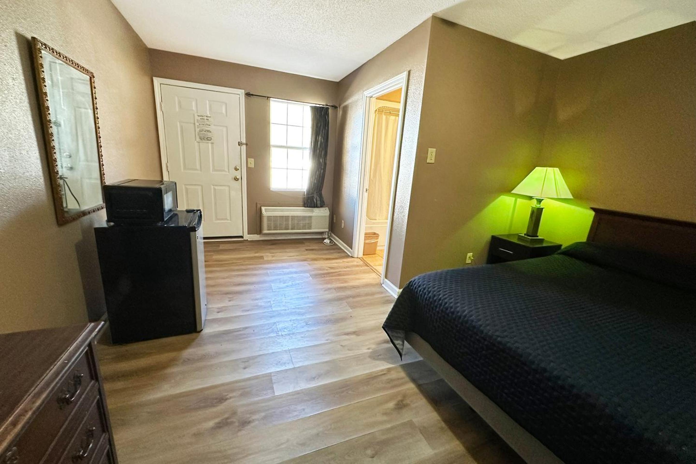 Premium Queen Bed - Photo 7
