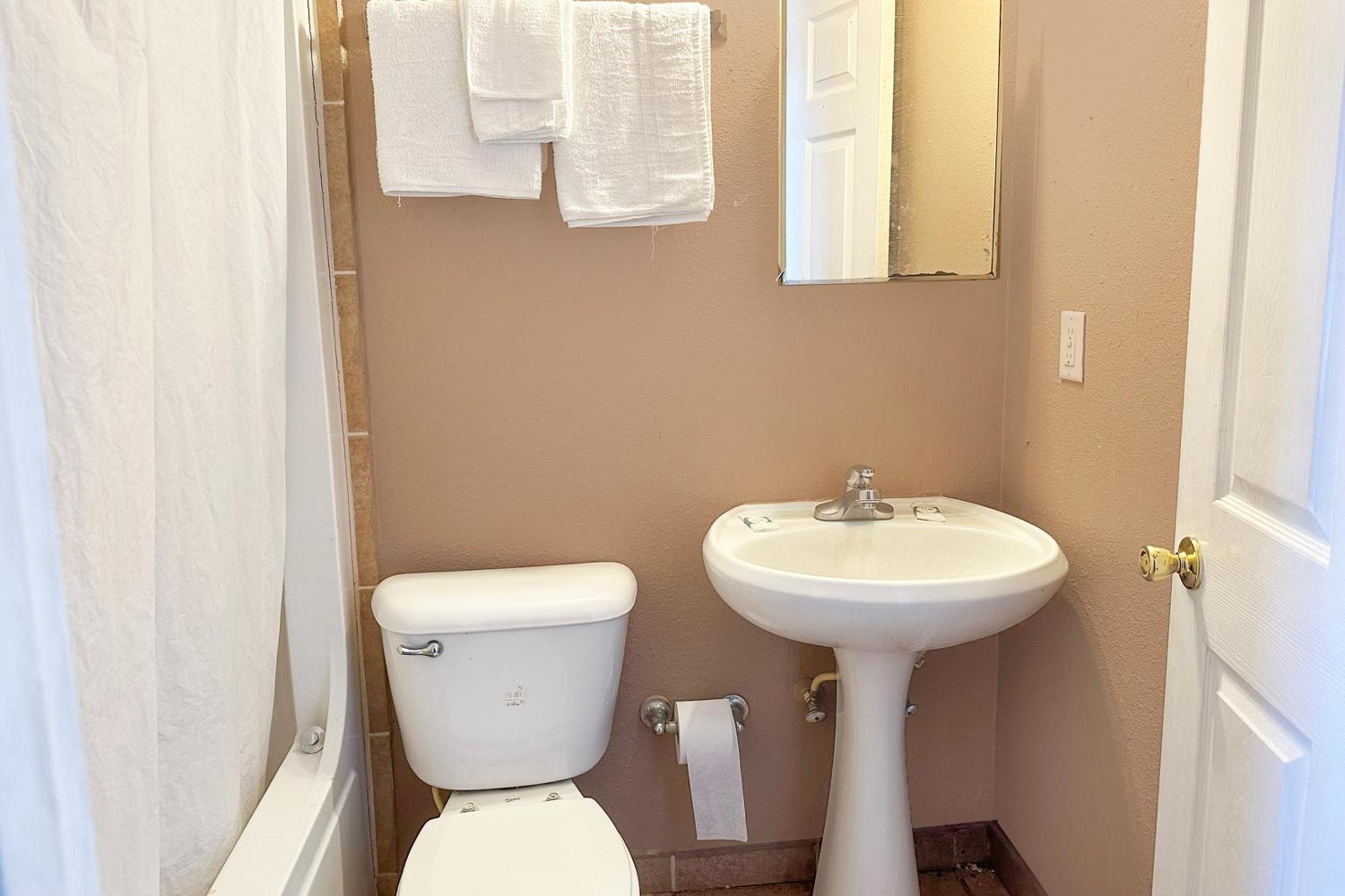 Premium Queen Bed - Photo 5