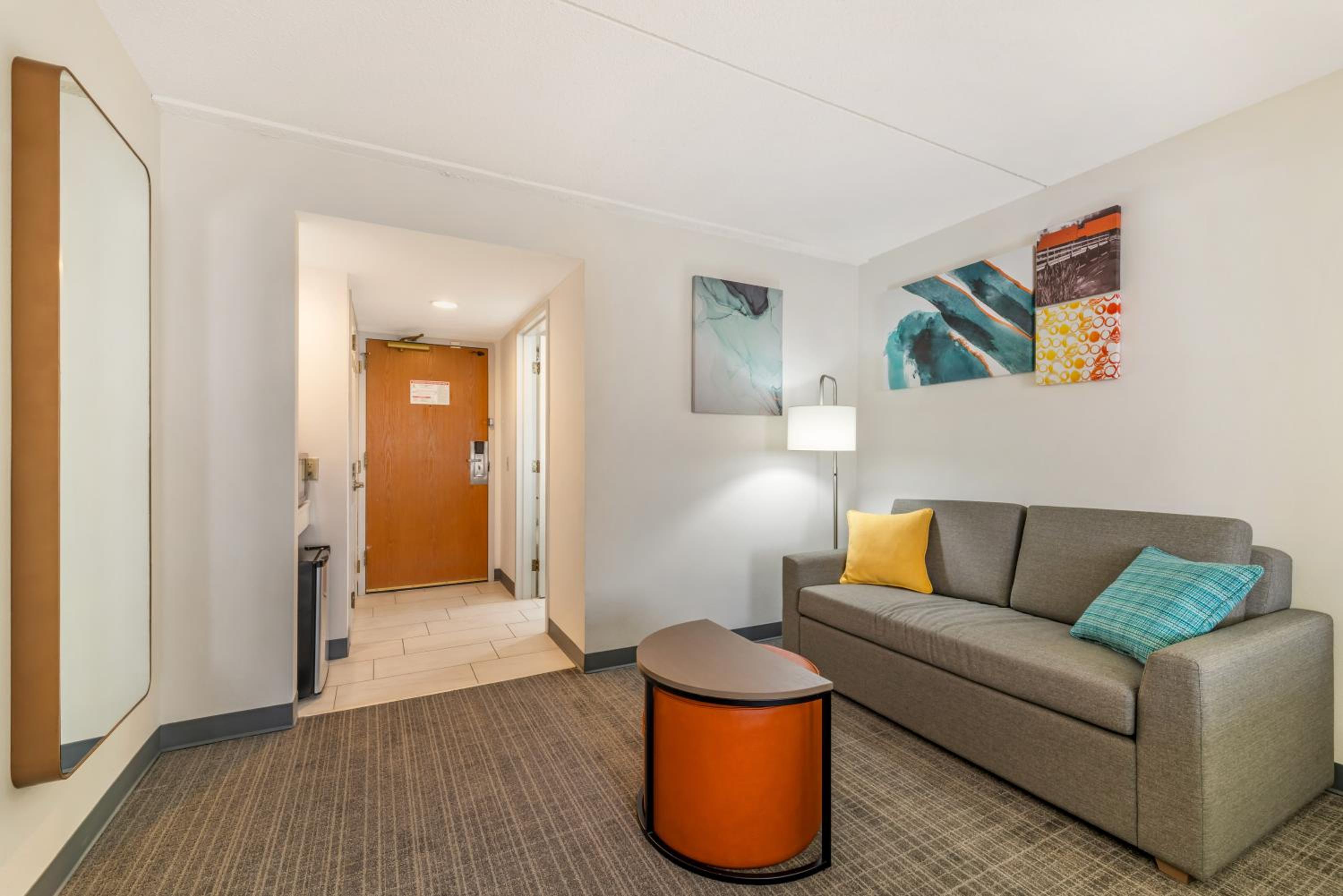 Family Room with Two Queen Beds - Non Smoking - Photo 4