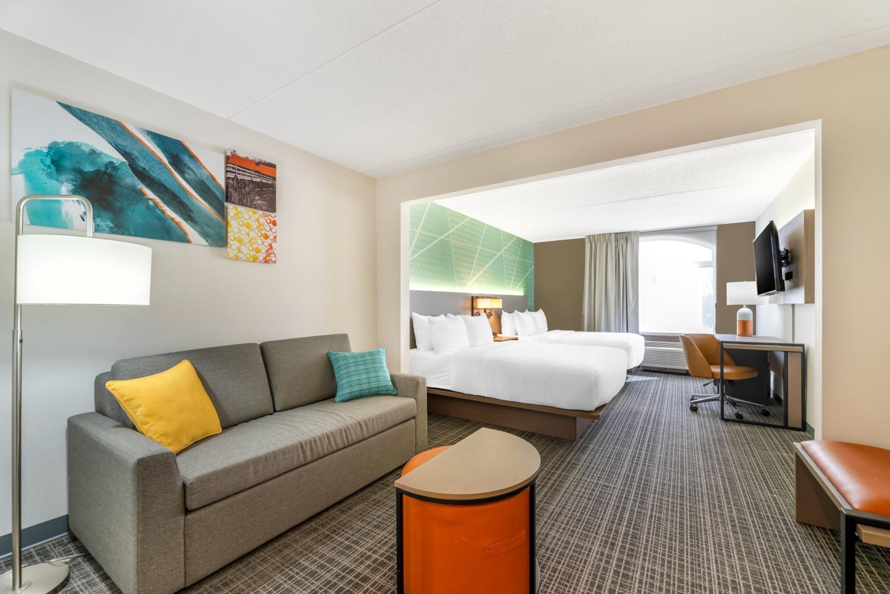 Family Room with Two Queen Beds - Non Smoking - Photo 2