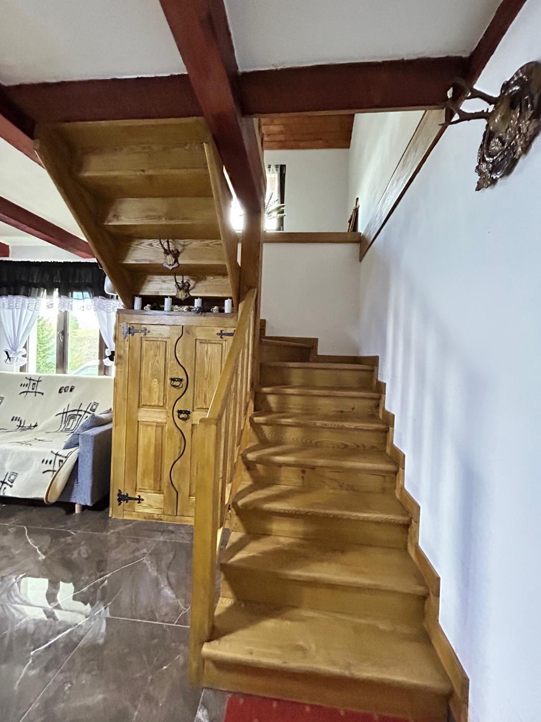 Five-Bedroom House photo 2