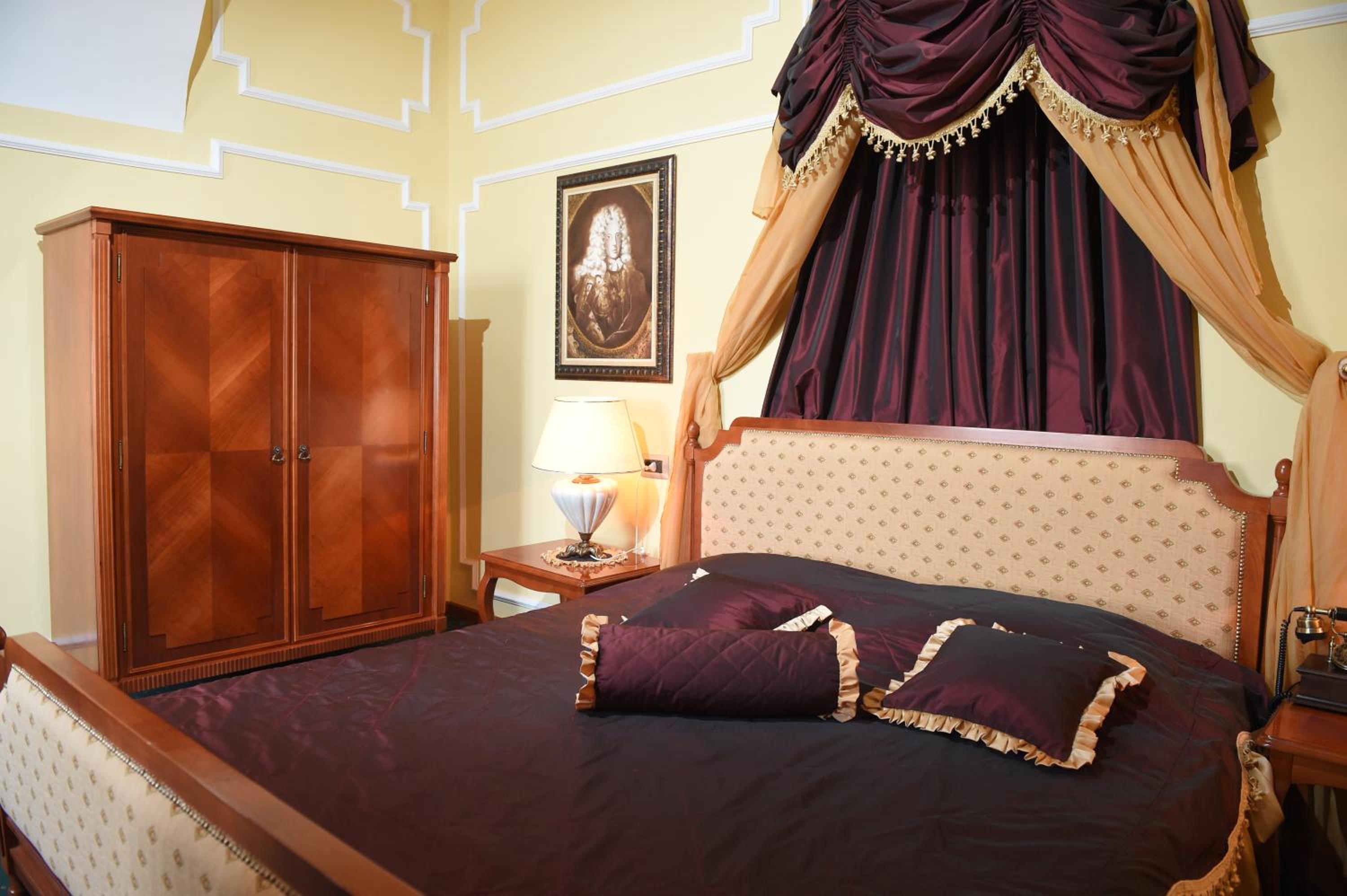 Royal Suite photo 2