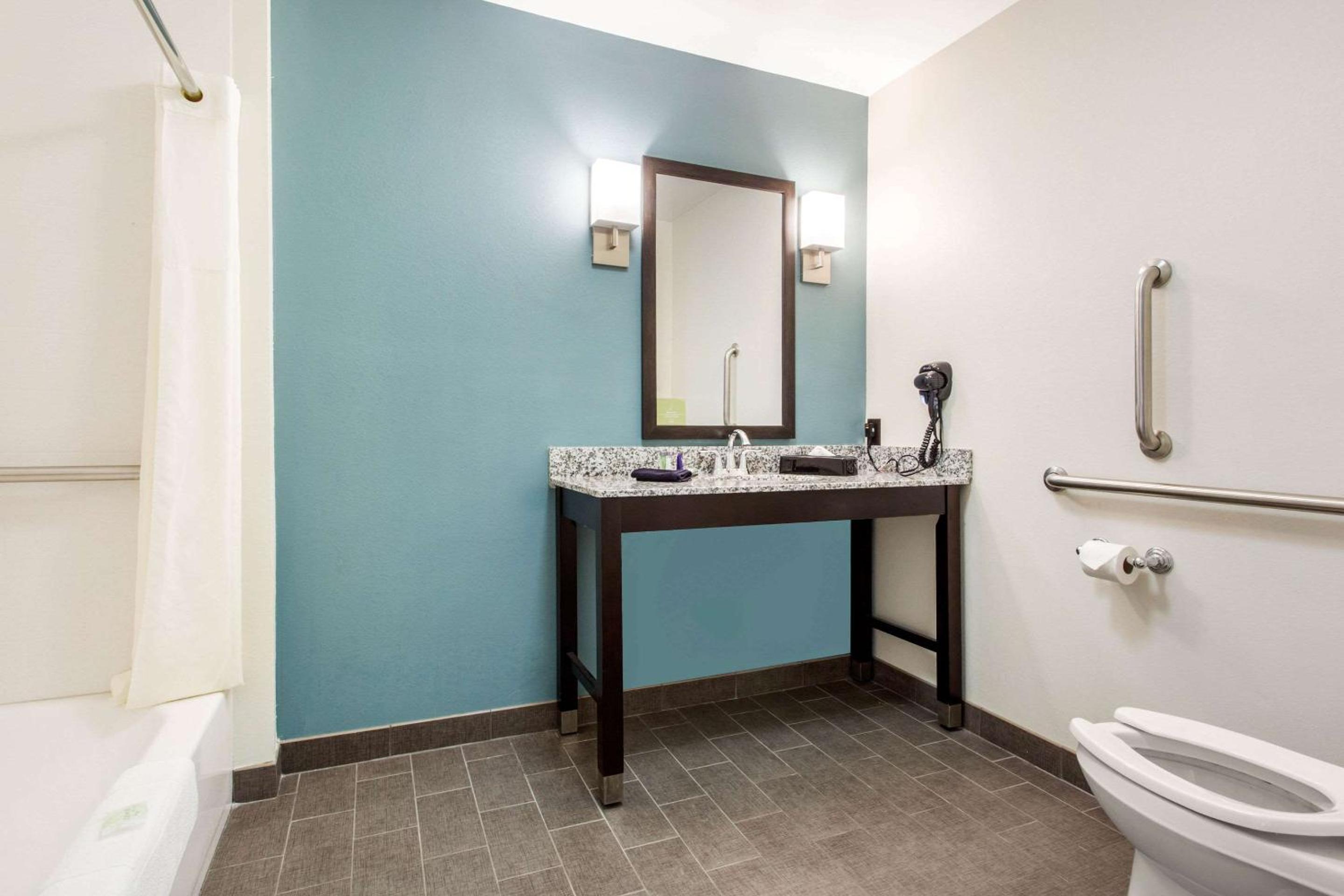 King Room - Disability Access/Non-Smoking photo 3