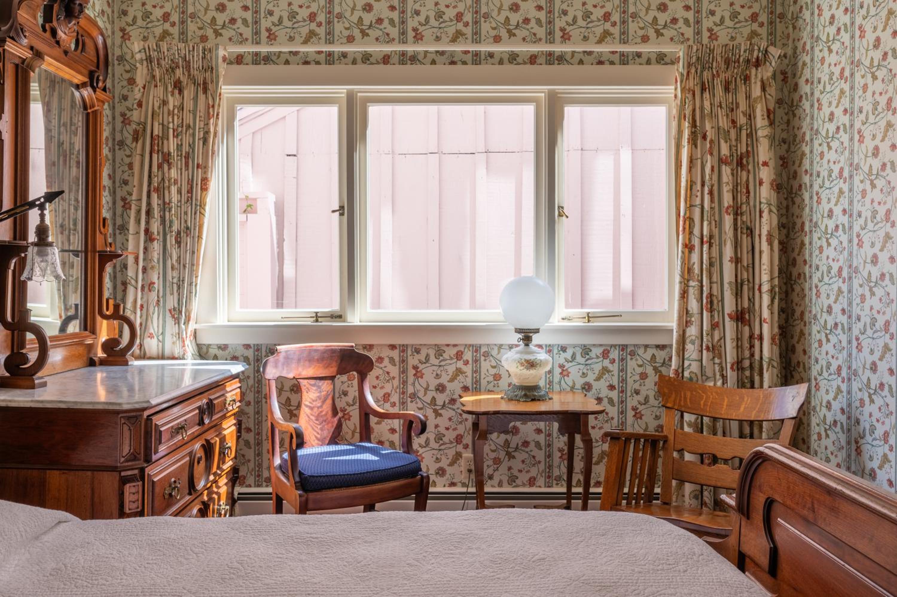 Standard Queen Room