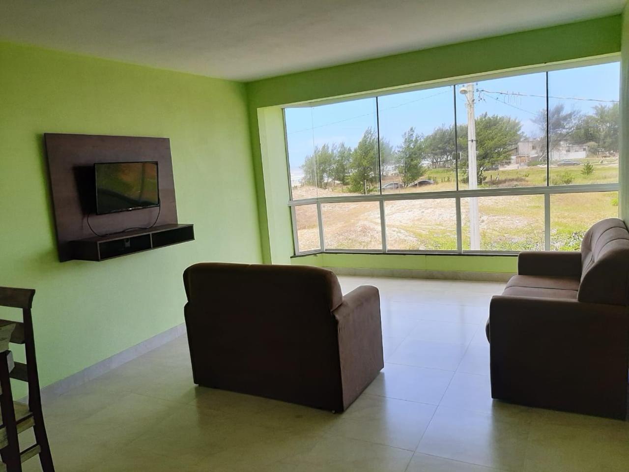 Superior Family Room photo 2