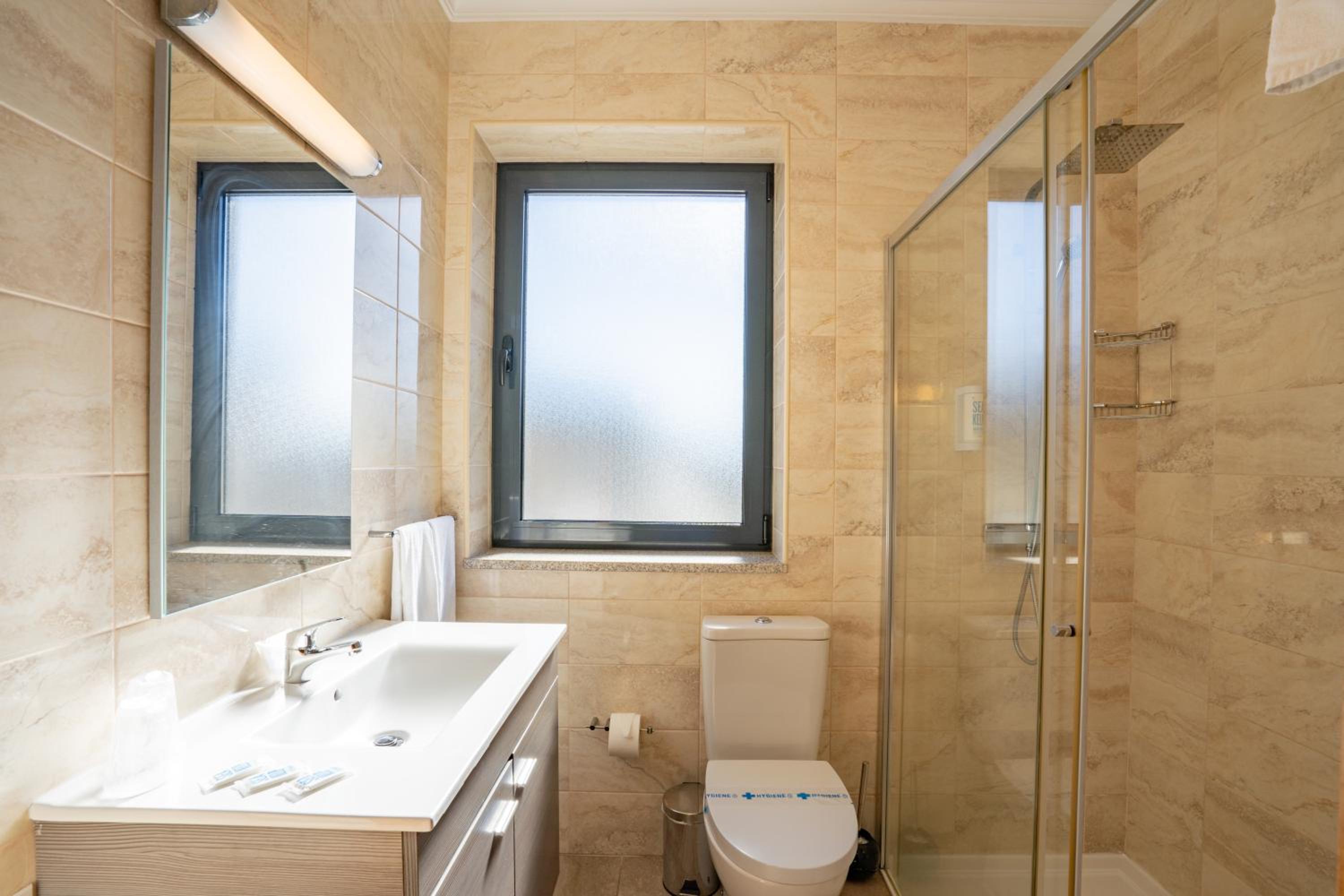 Standard Double Room - Photo 7