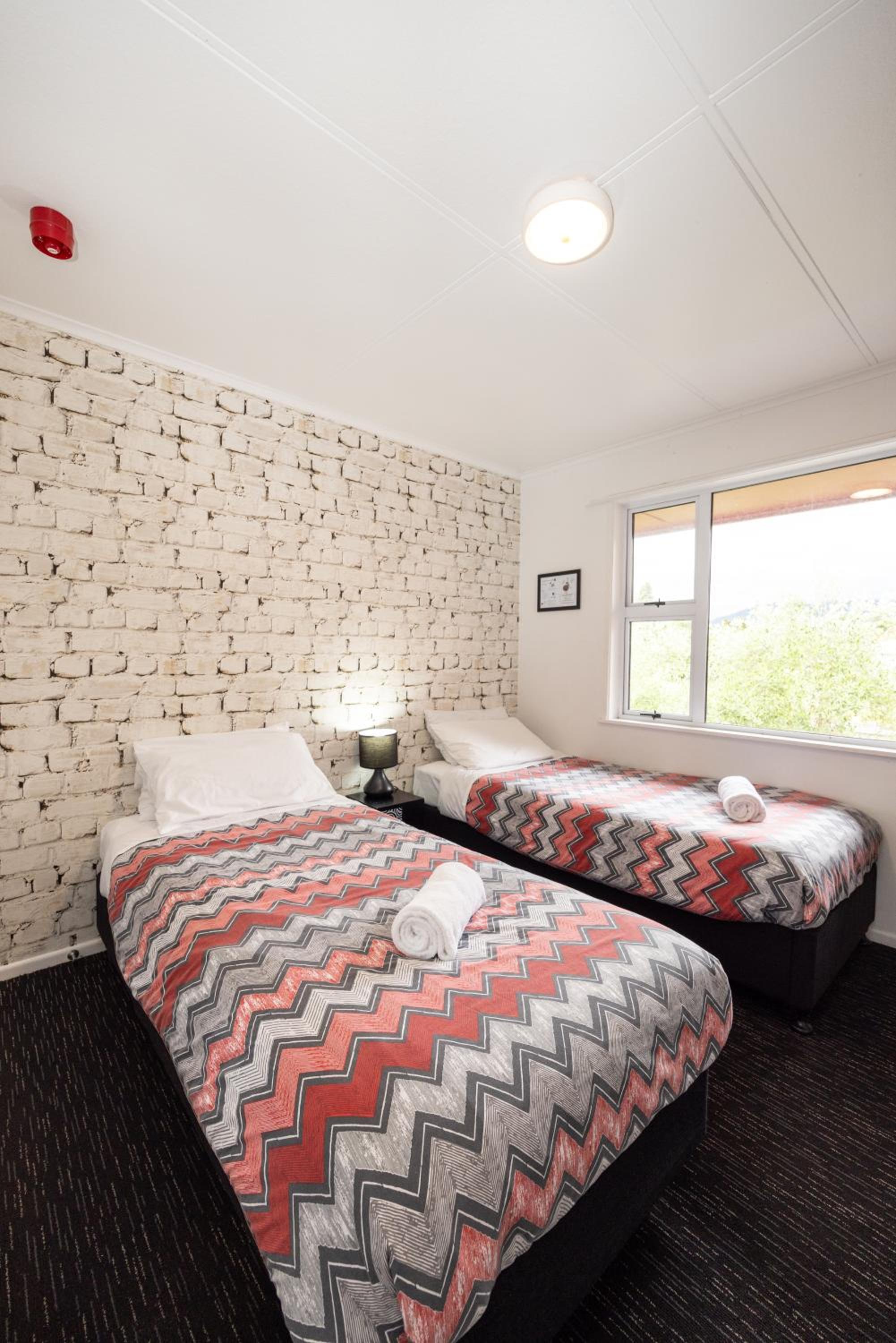 Economy Twin Room with Shared Bathroom photo 2
