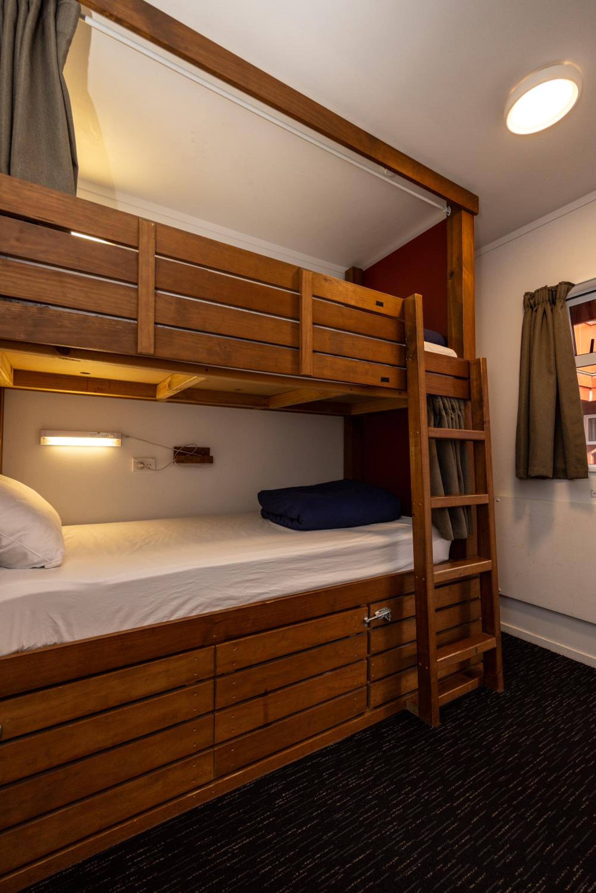 Bed in 5-Bed Female Dormitory Room with Ensuite photo 2