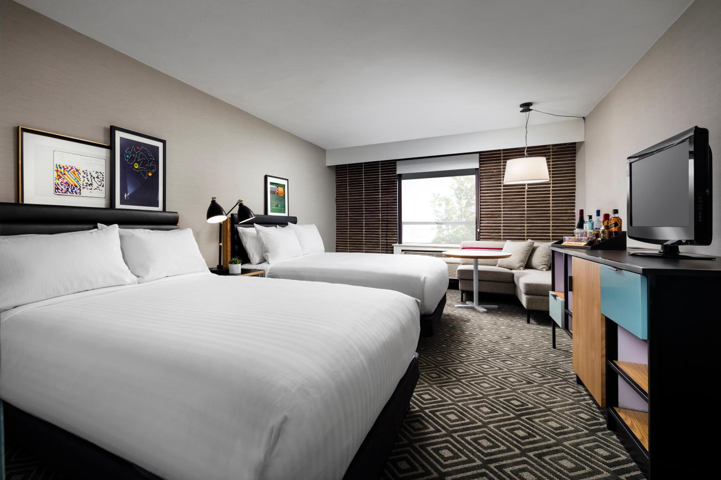 Deluxe Queen Room with Two Queen Beds - Photo 3
