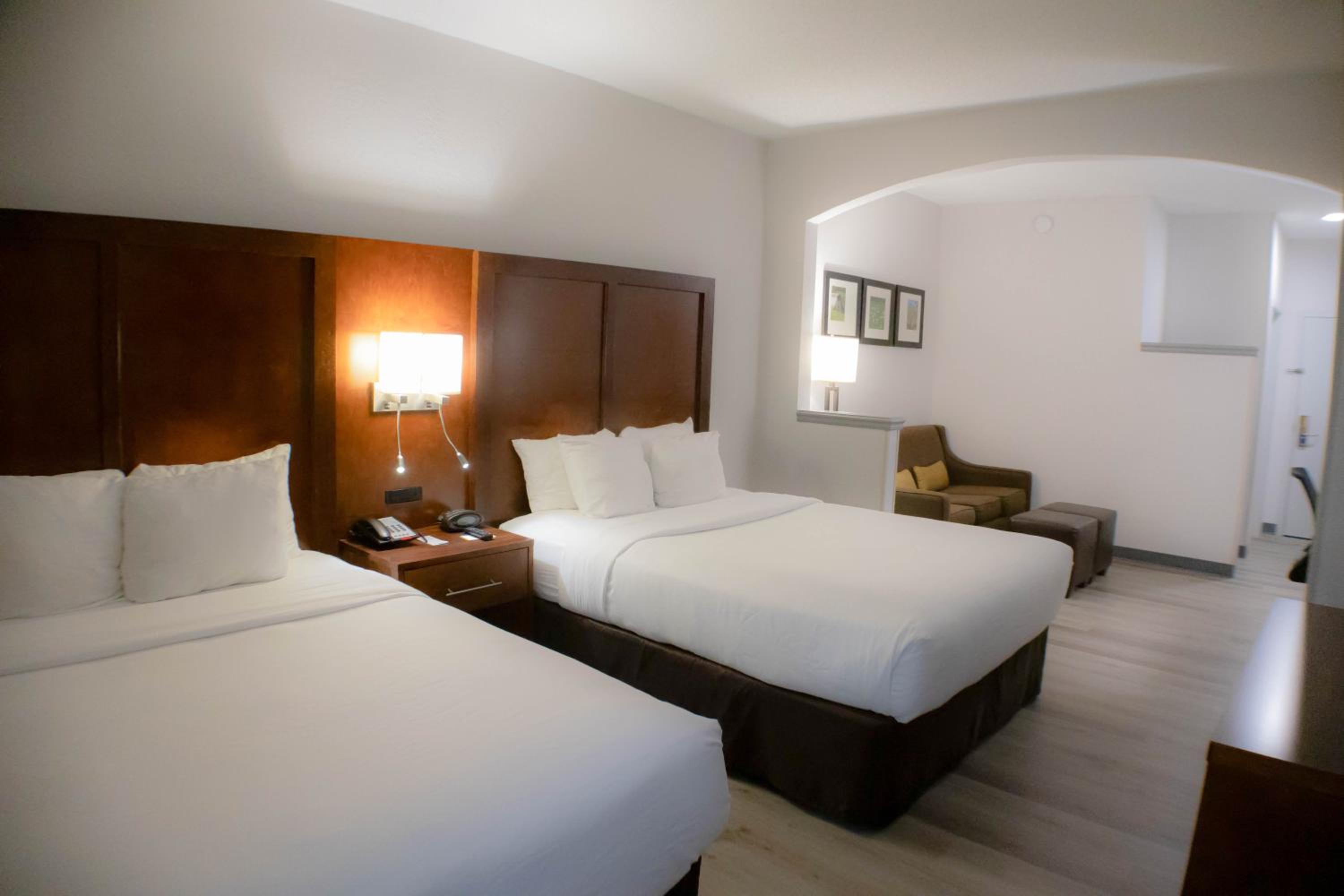 Queen Suite with 2 Queen Beds - Non-Smoking - Photo 6