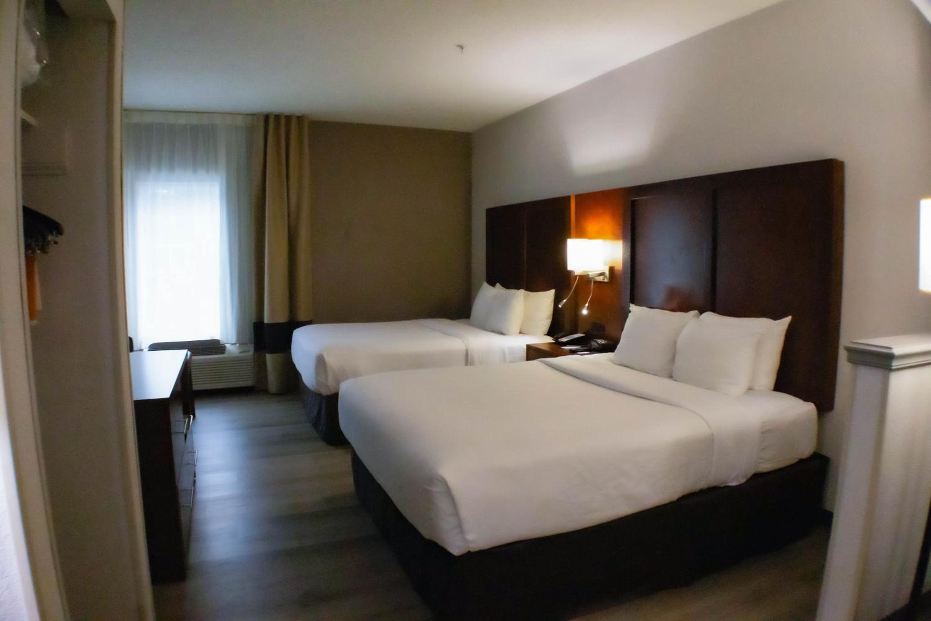 Queen Suite with 2 Queen Beds - Non-Smoking - Photo 4