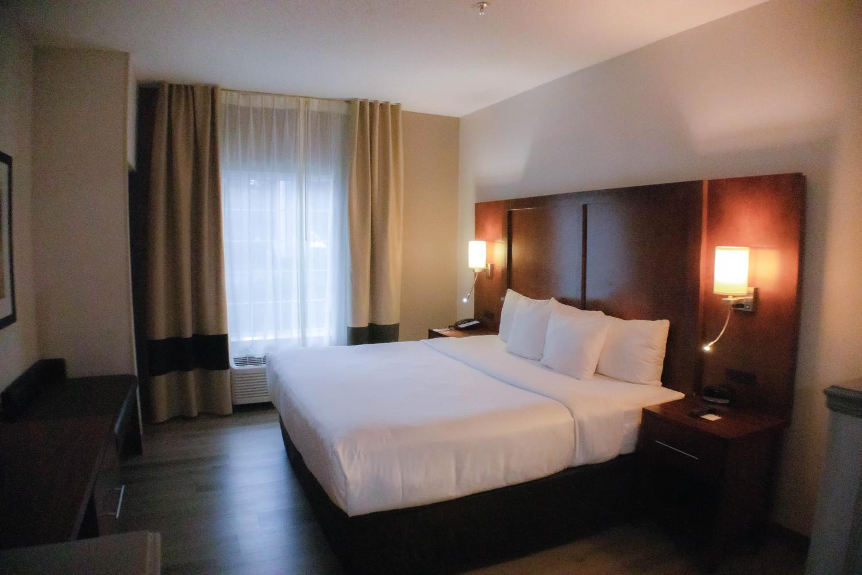 Standard King Suite - Non-Smoking - Photo 8