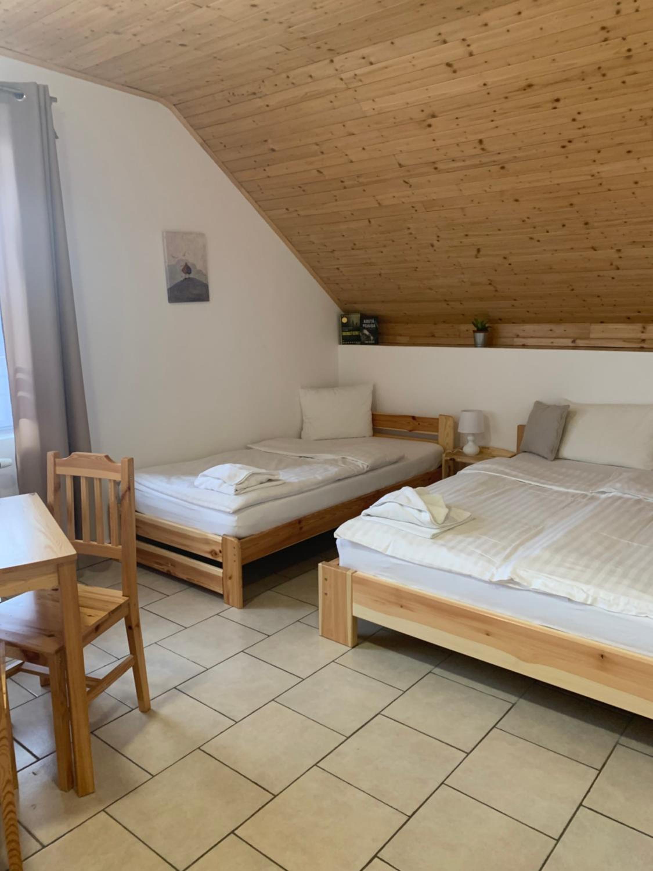 Quadruple Room with Balcony - Photo 11