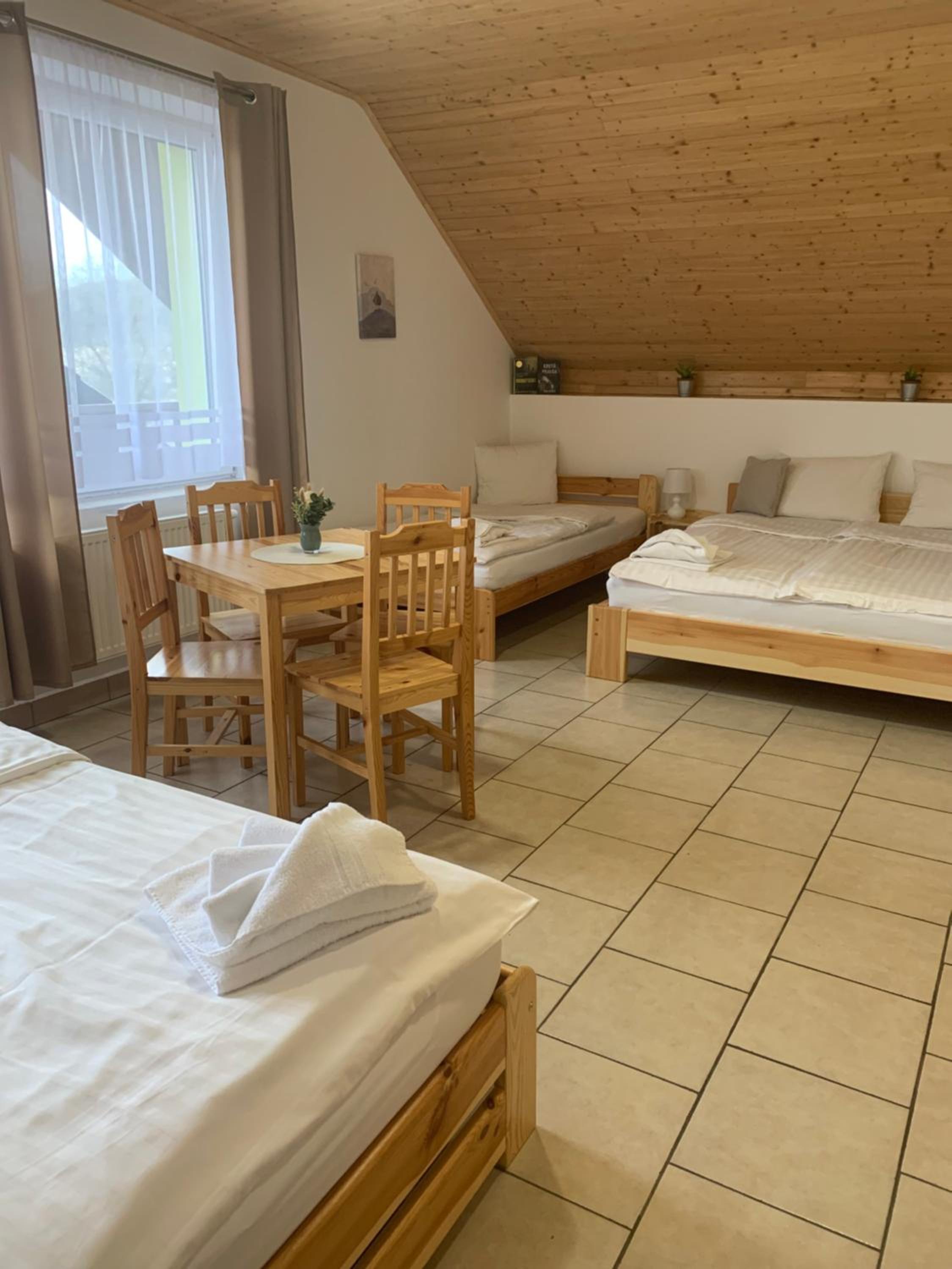 Quadruple Room with Balcony - Photo 8