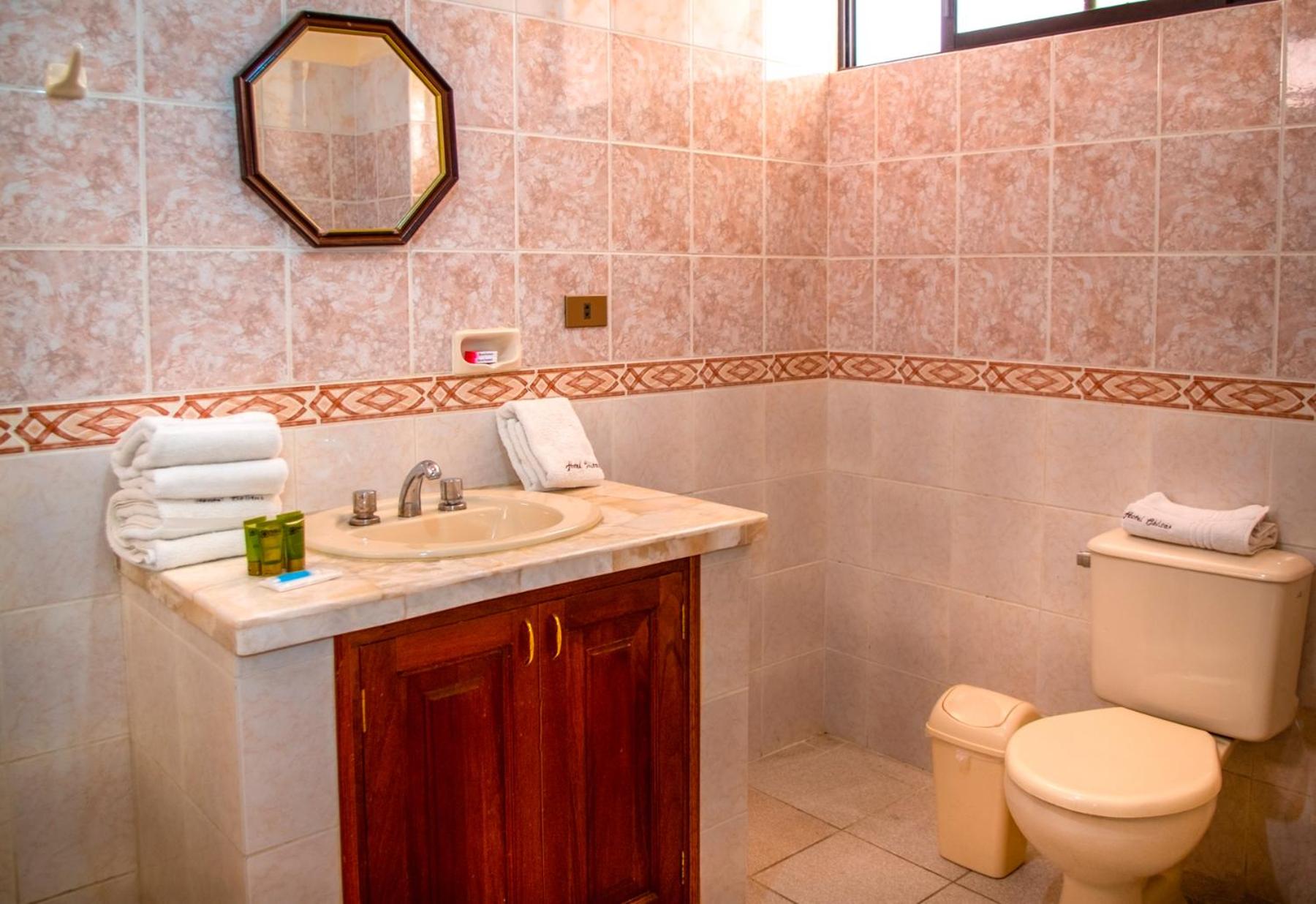 Twin Room with Private Bathroom photo 2