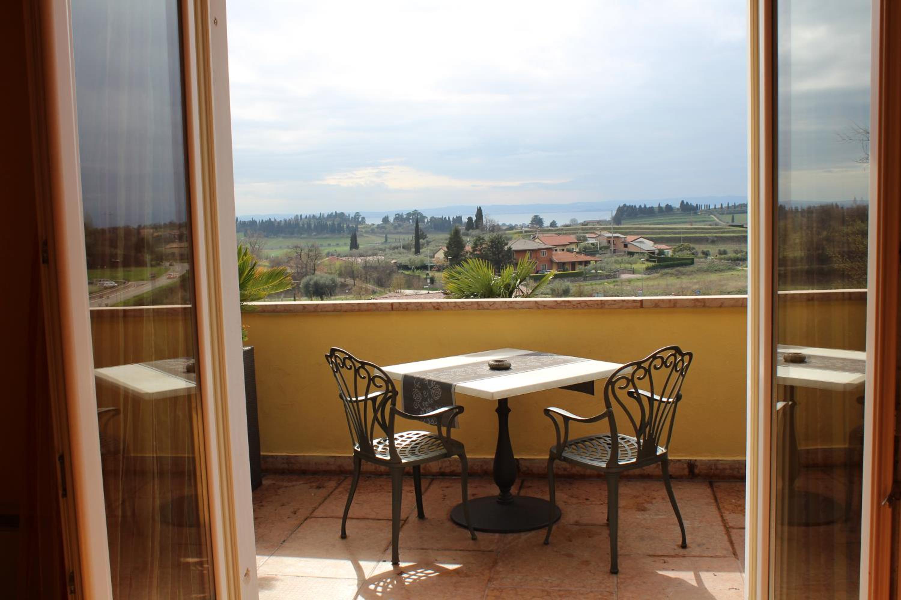 Deluxe Double Room with Lake View photo 1