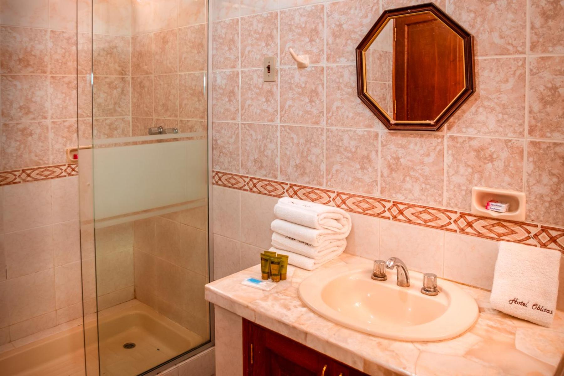 Family Room with Private Bathroom photo 2