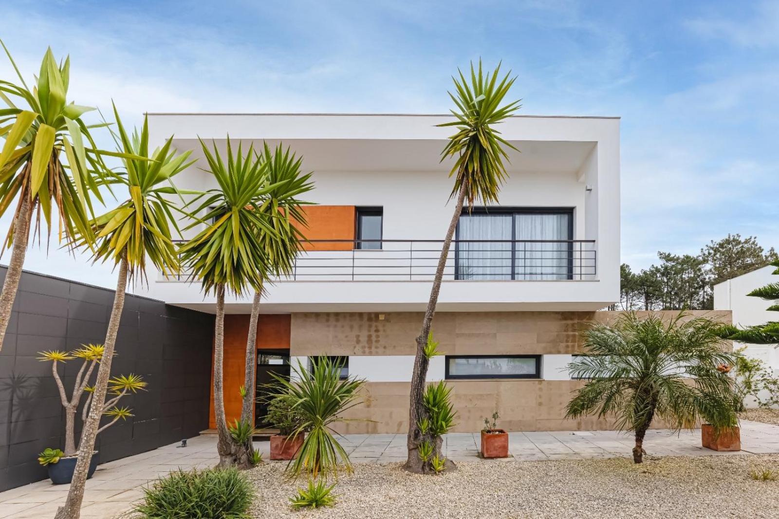 Four-Bedroom House - Photo 8