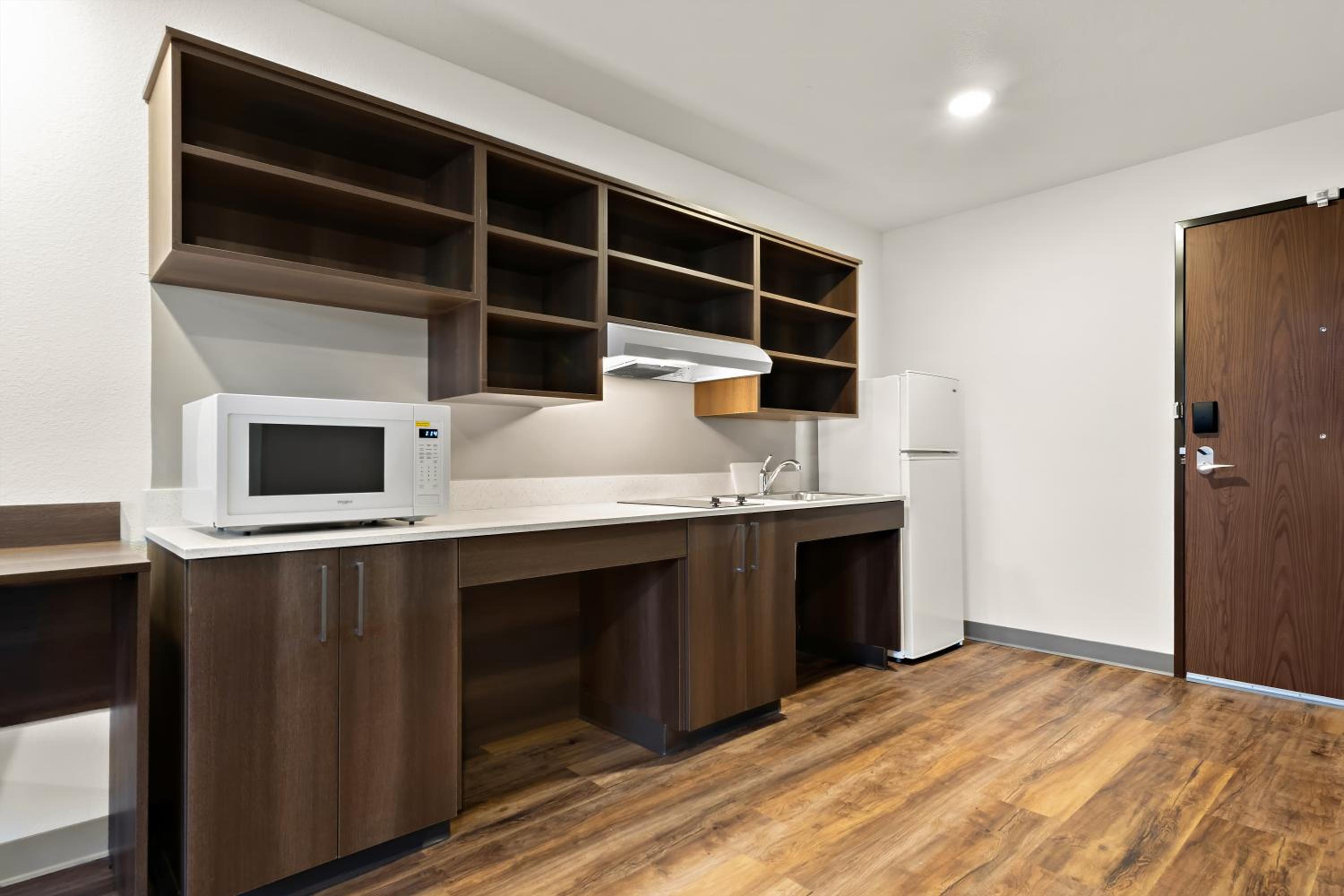 Queen Suite with Roll-In Shower - Disability Access/Non Smoking - Photo 6
