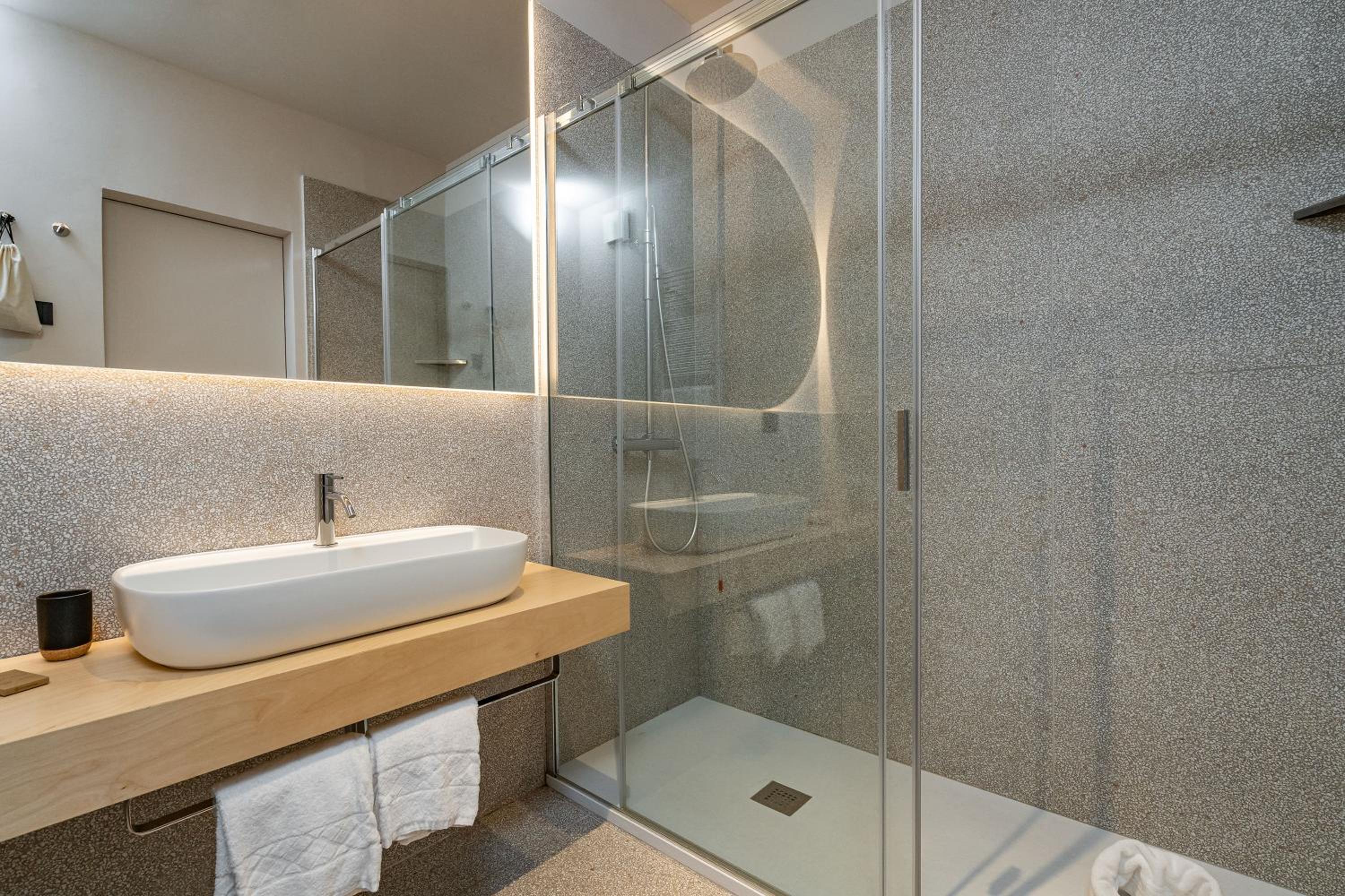 Double or Twin Room - Photo 8
