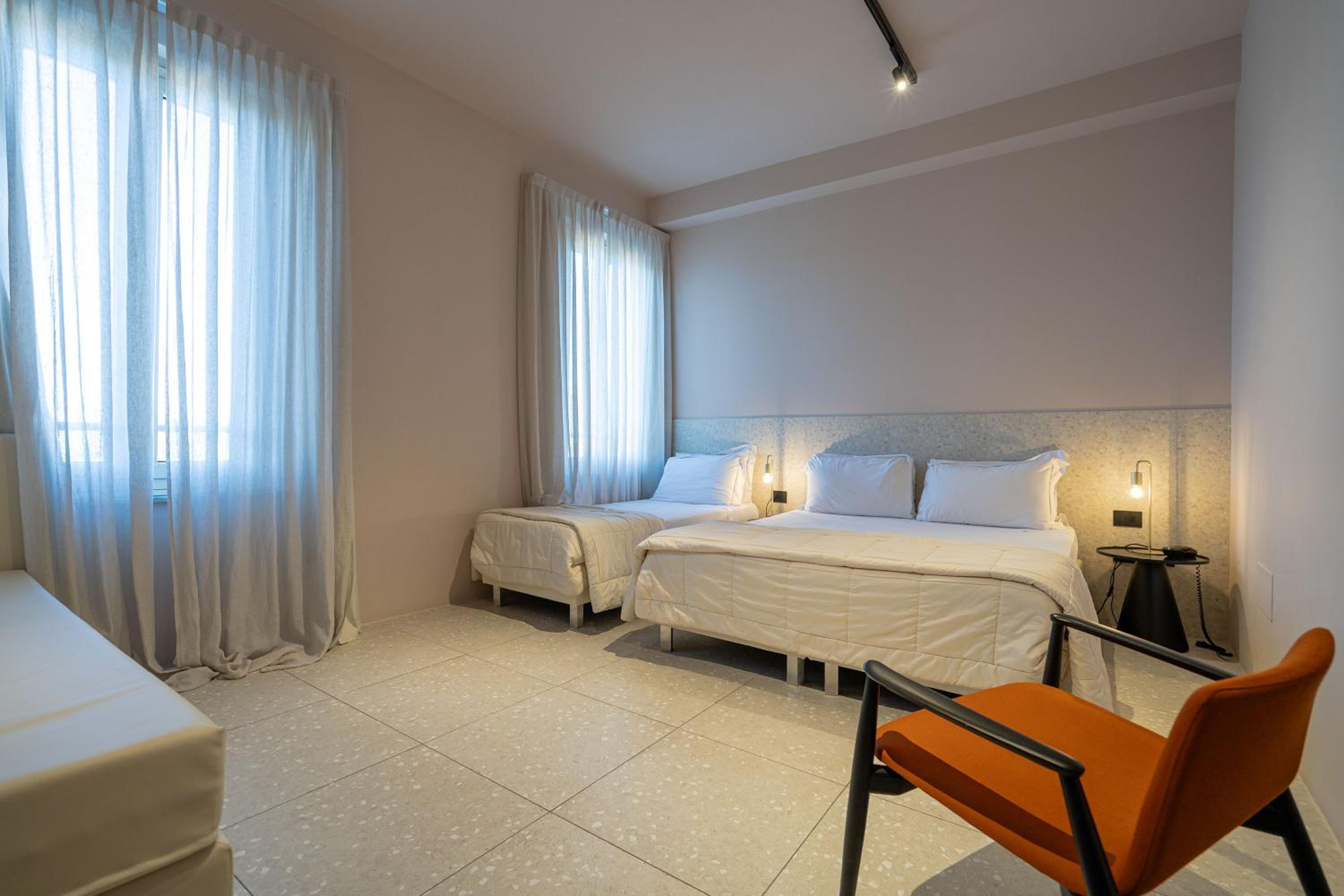 Triple Room - Photo 6