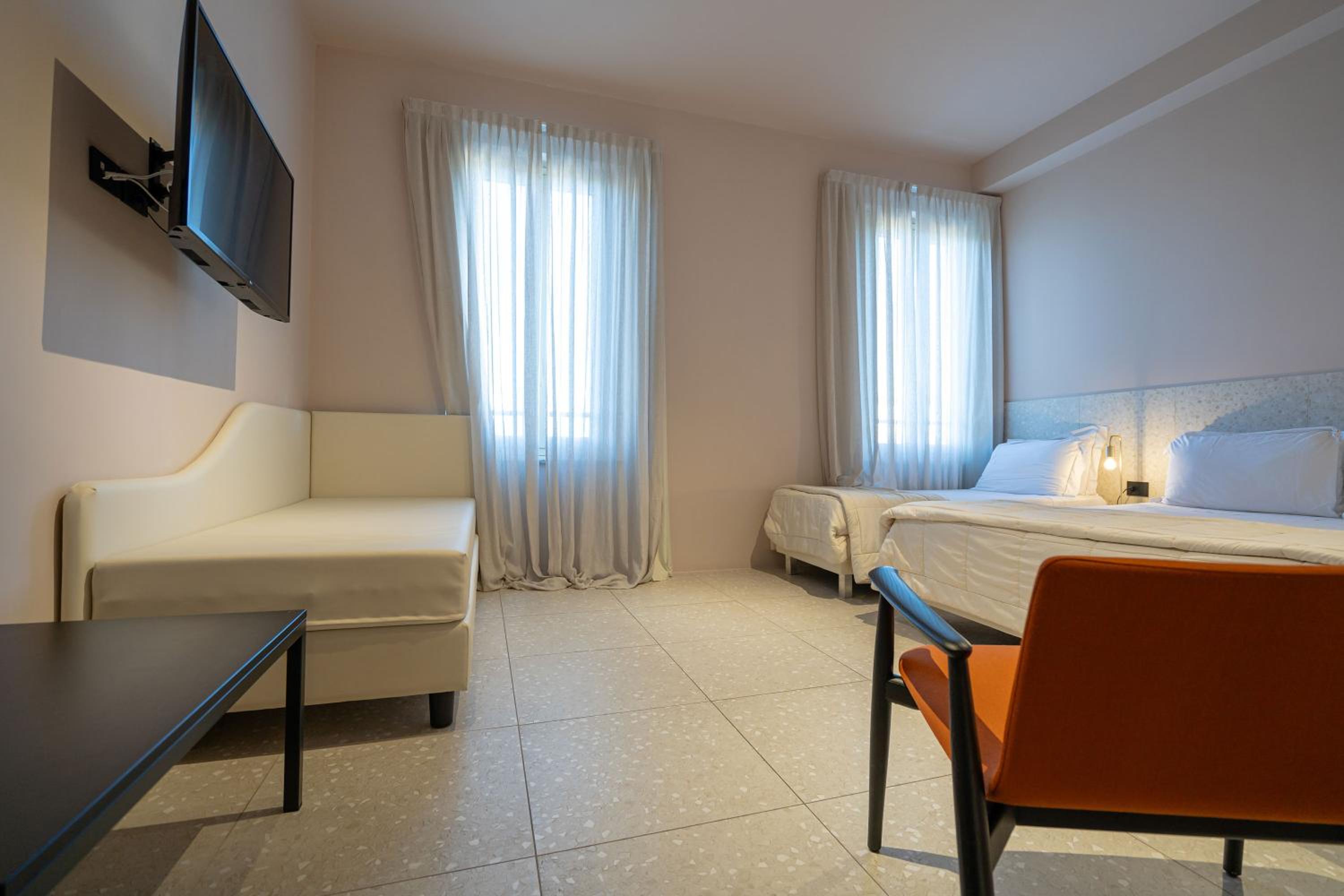 Triple Room - Photo 7