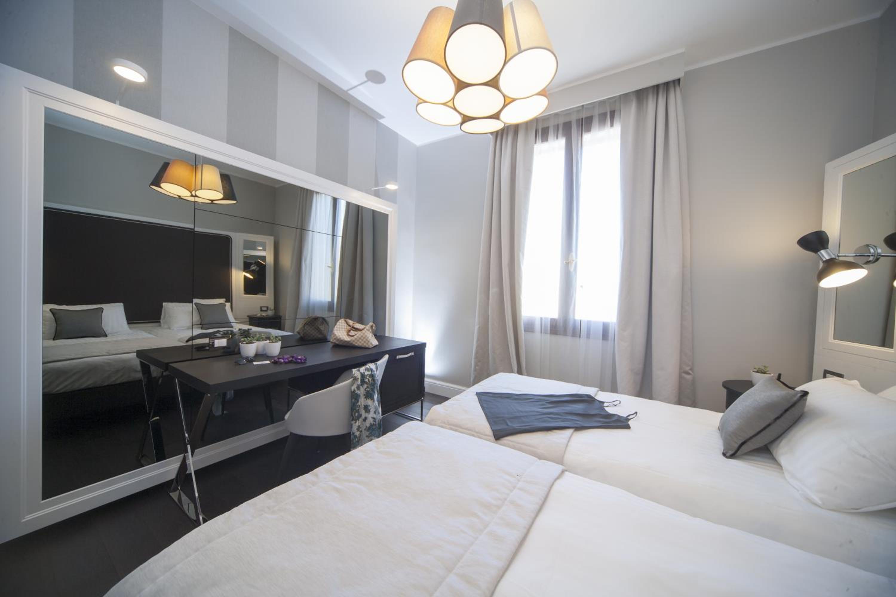 Classic Double or Twin Room - Photo 6