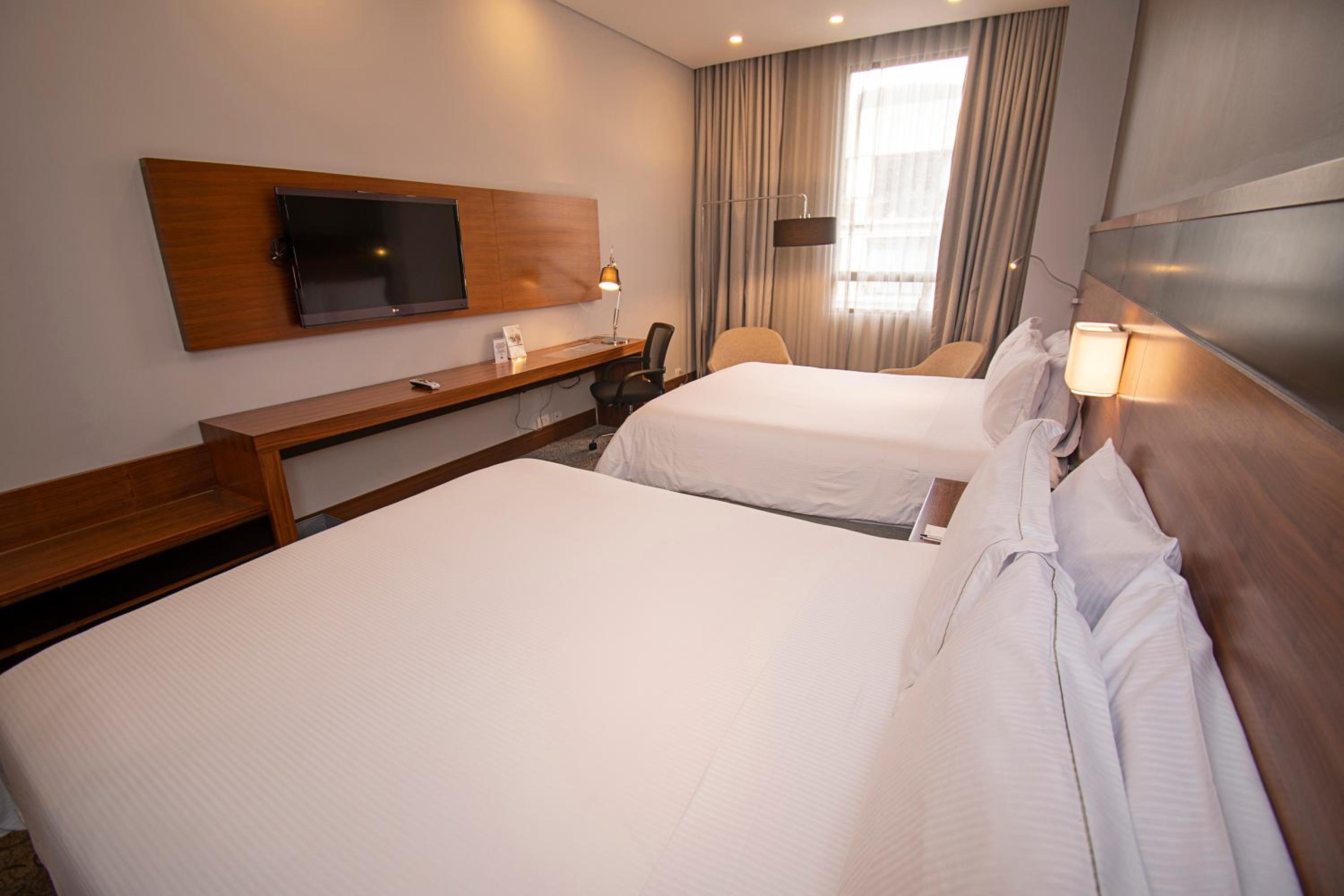 Queen Room with Two Queen Beds - Photo 3