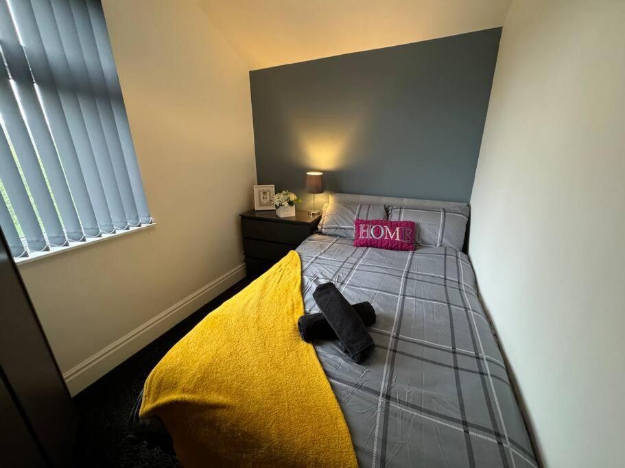 Five-Bedroom House photo 1