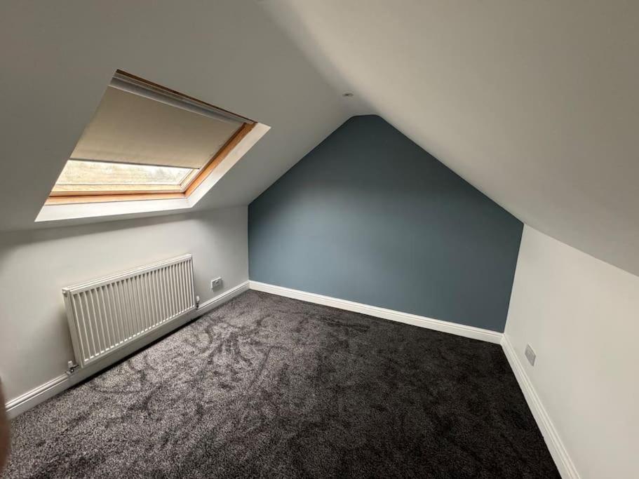 Five-Bedroom House photo 2