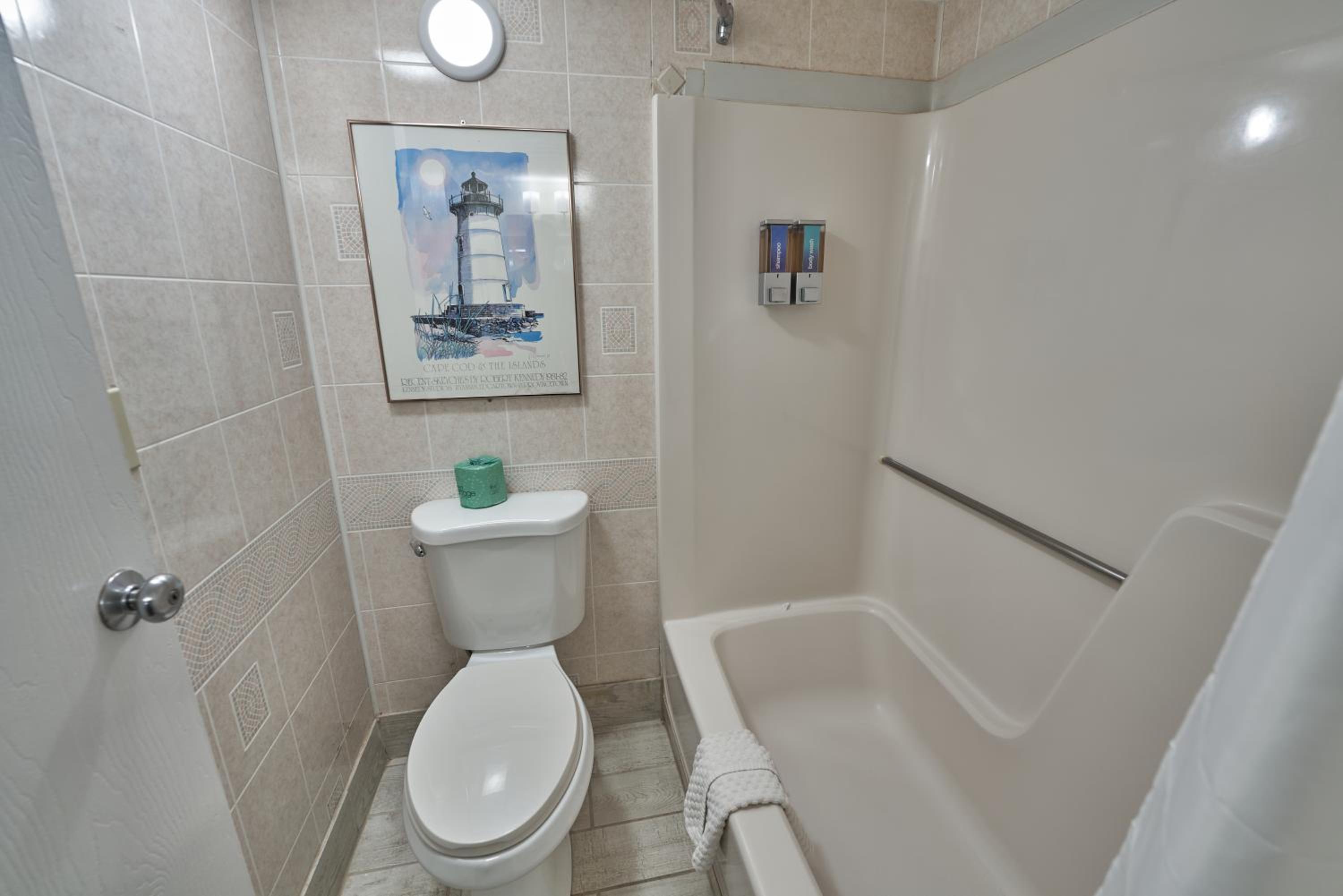 Queen Room with Two Queen Beds Smoke Free - Photo 3