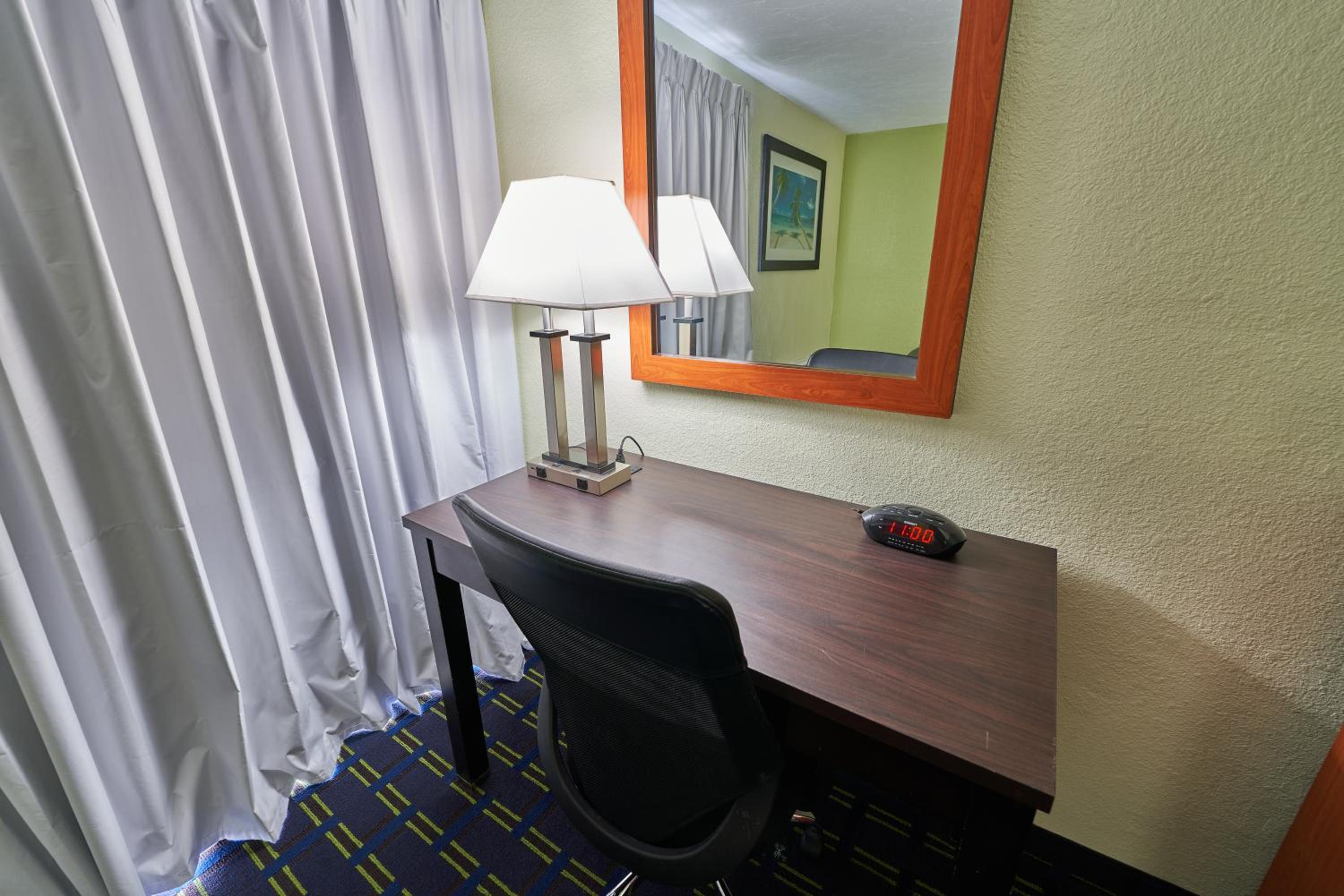  Standard King Room with Sofa Smoke Free - Photo 10