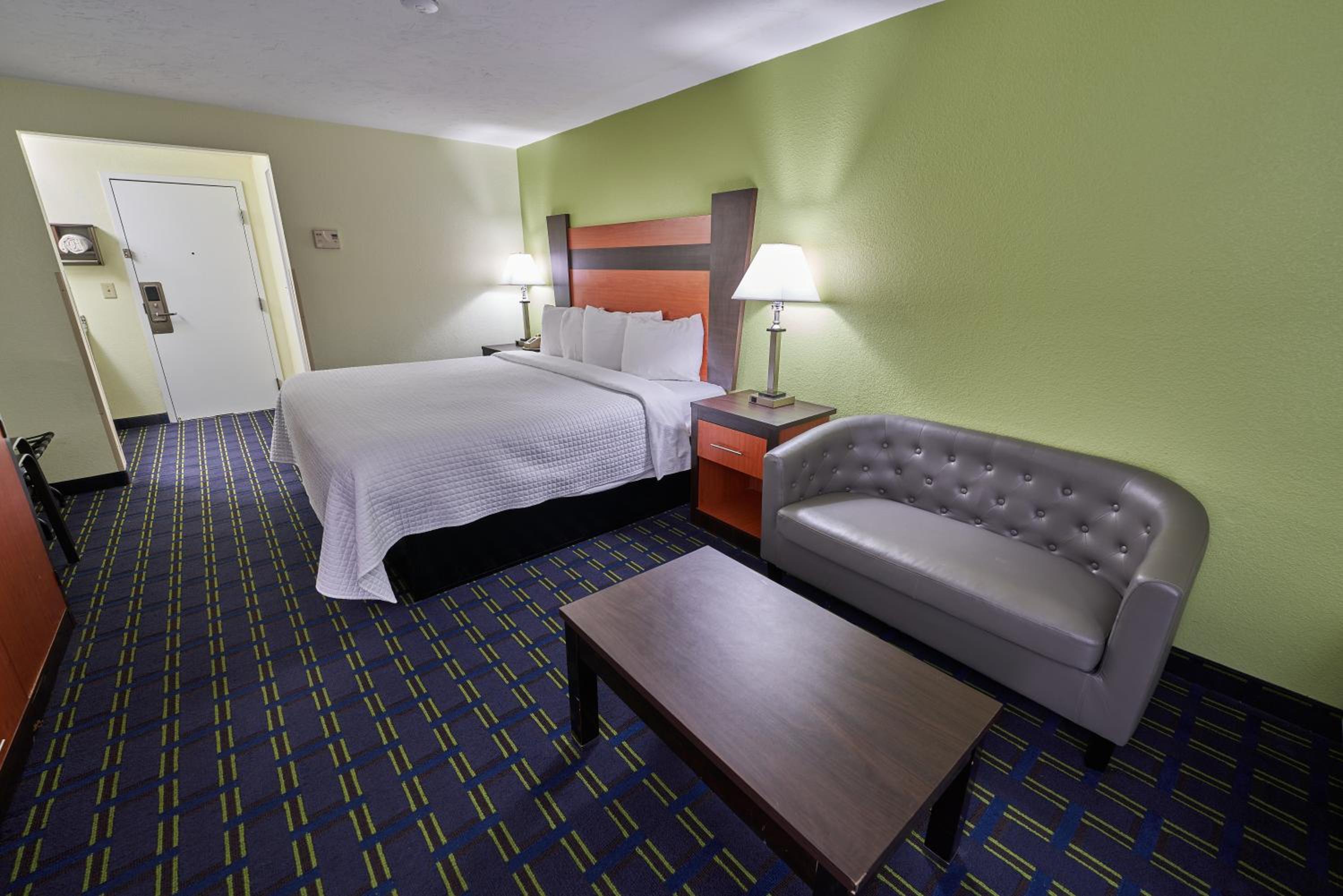  Standard King Room with Sofa Smoke Free - Photo 3