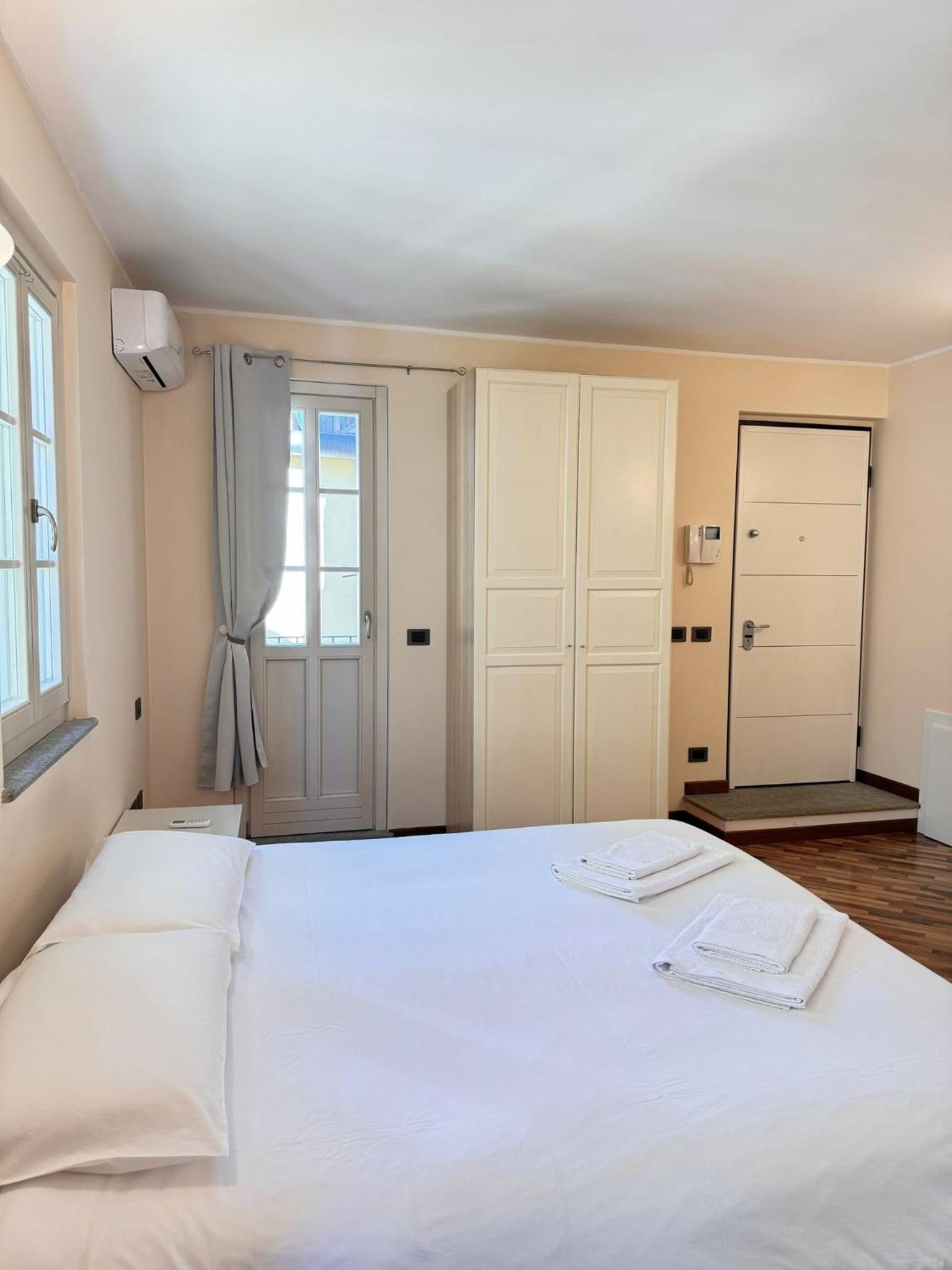 One-Bedroom Apartment photo 3