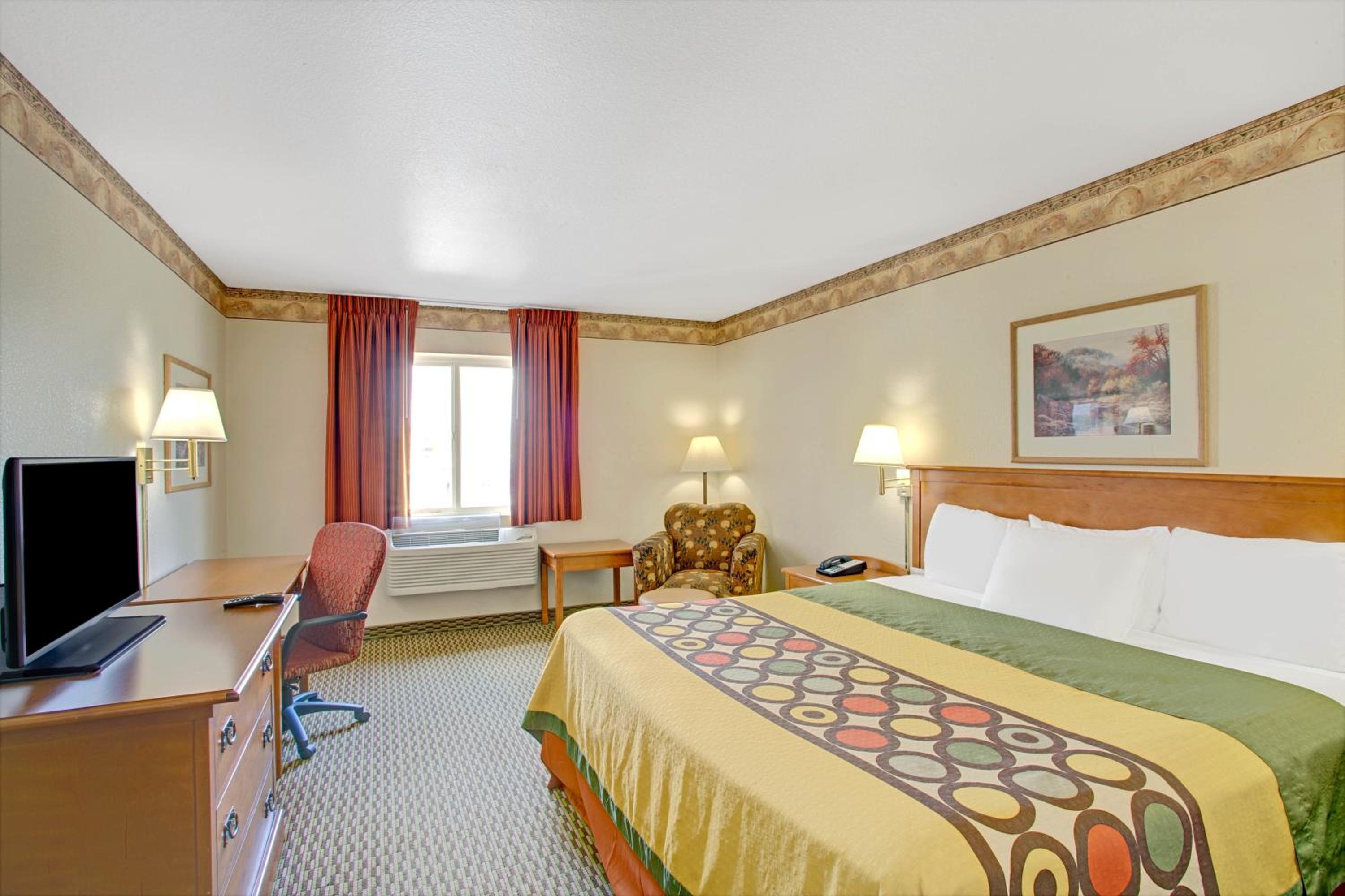 King Room - Non-Smoking - Photo 1