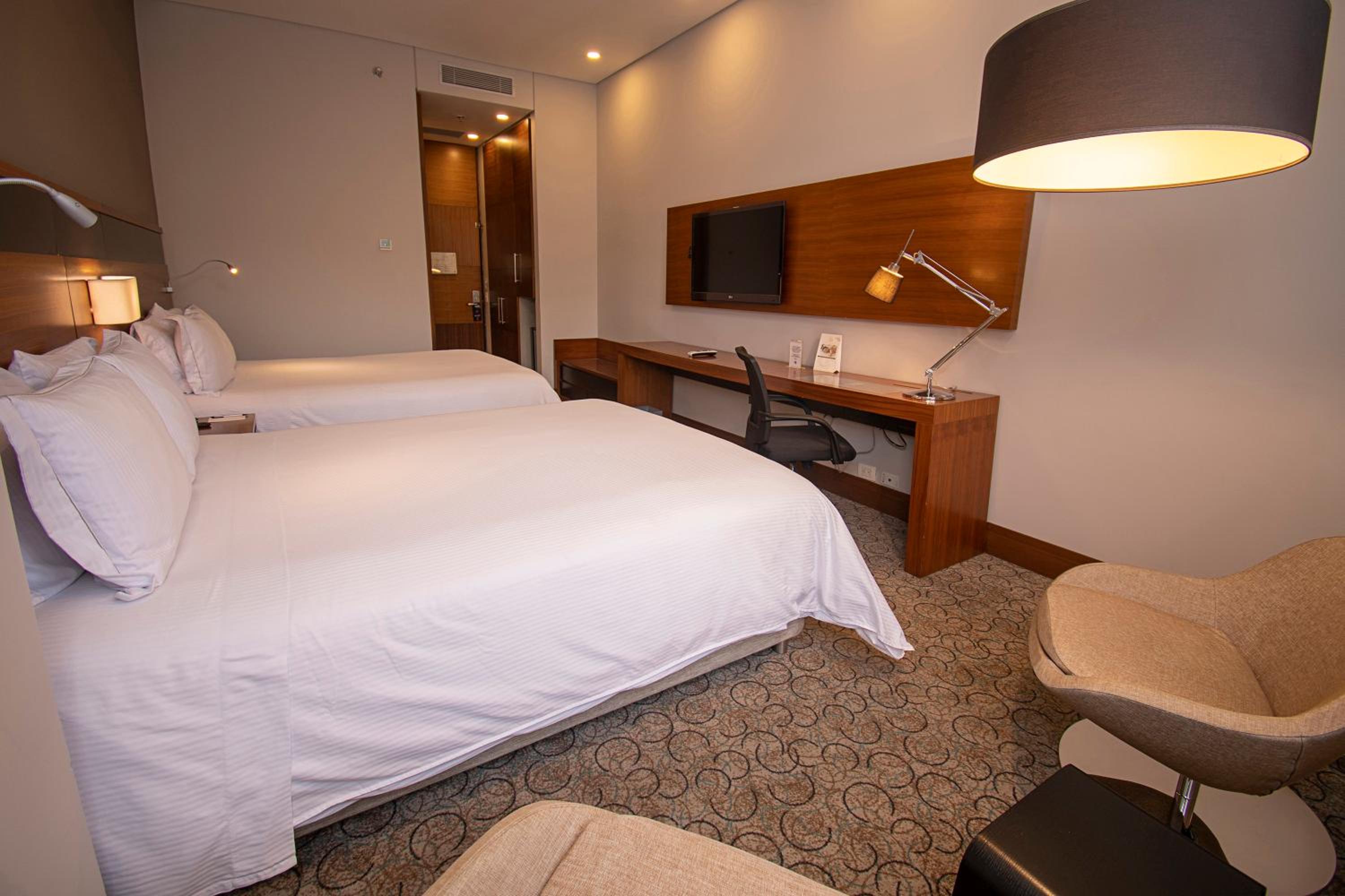 Queen Room with Two Queen Beds - Photo 2