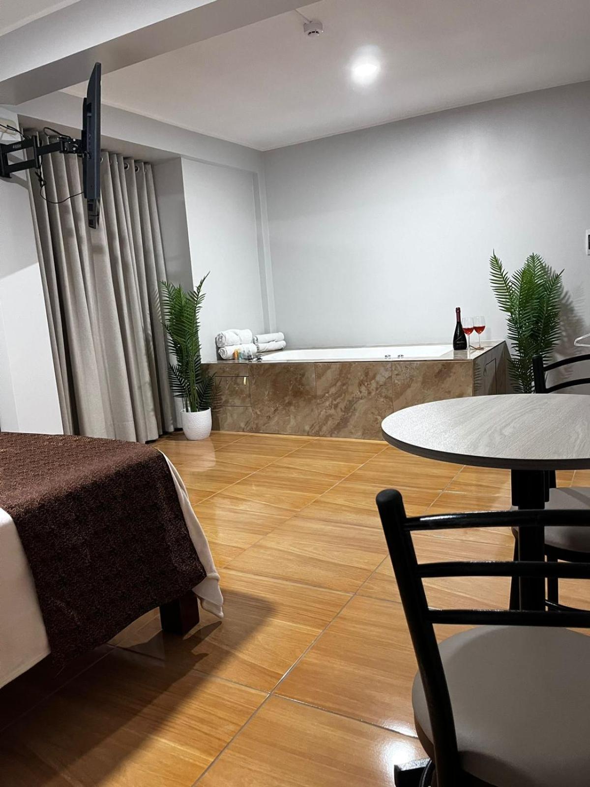 Deluxe Suite with Spa Bath photo 3