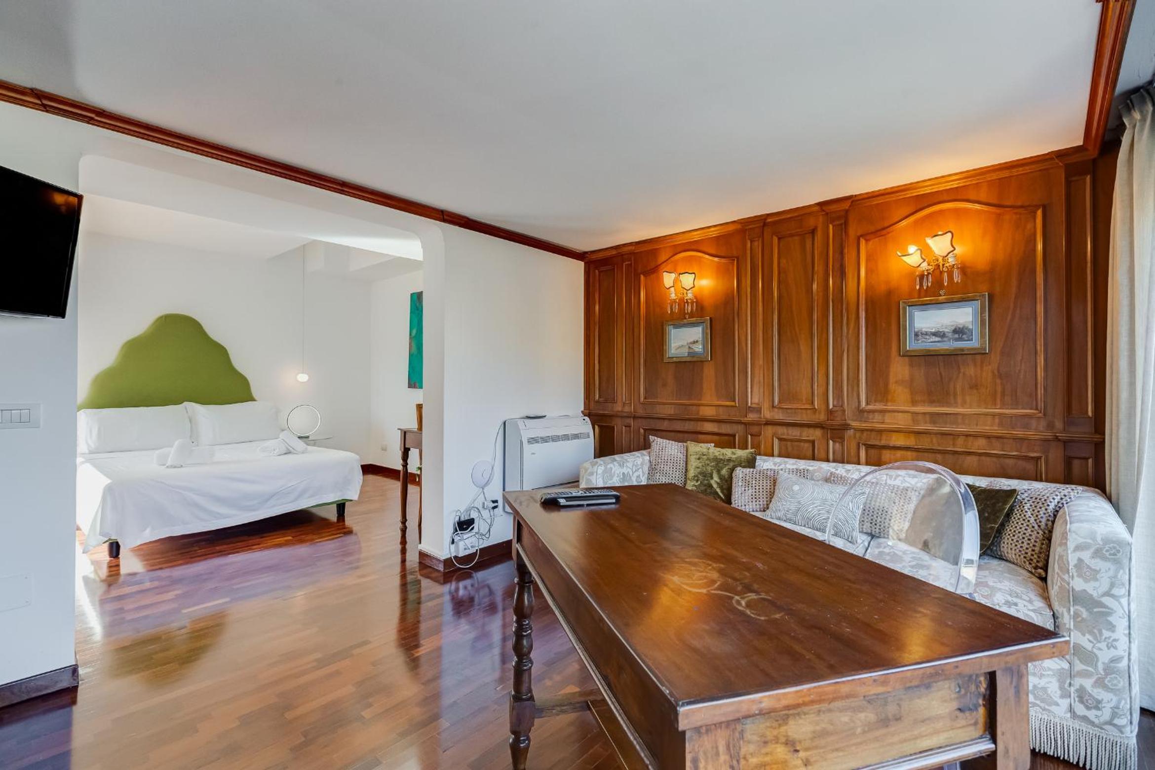 One-Bedroom Apartment
