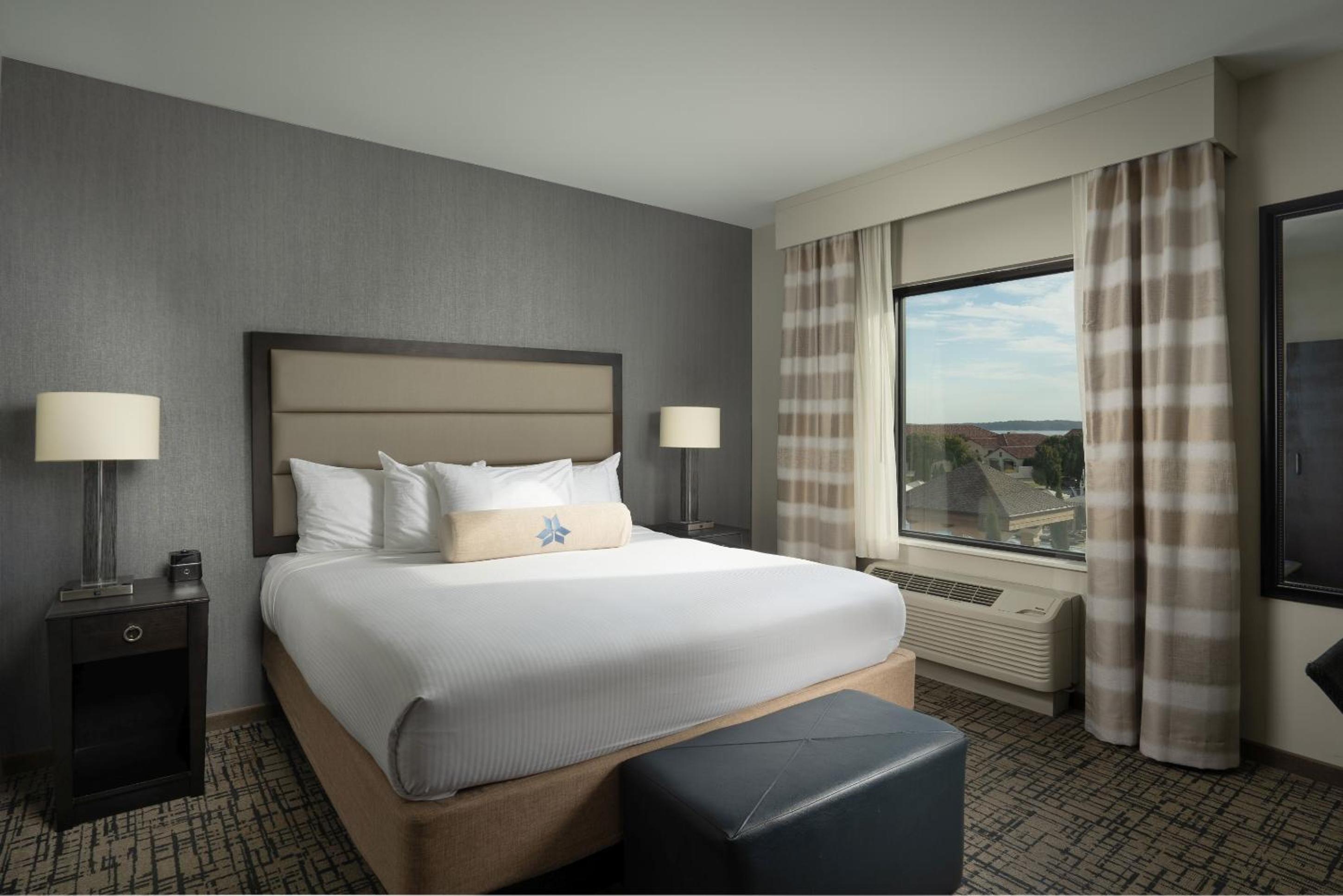 King Room with Balcony photo 1