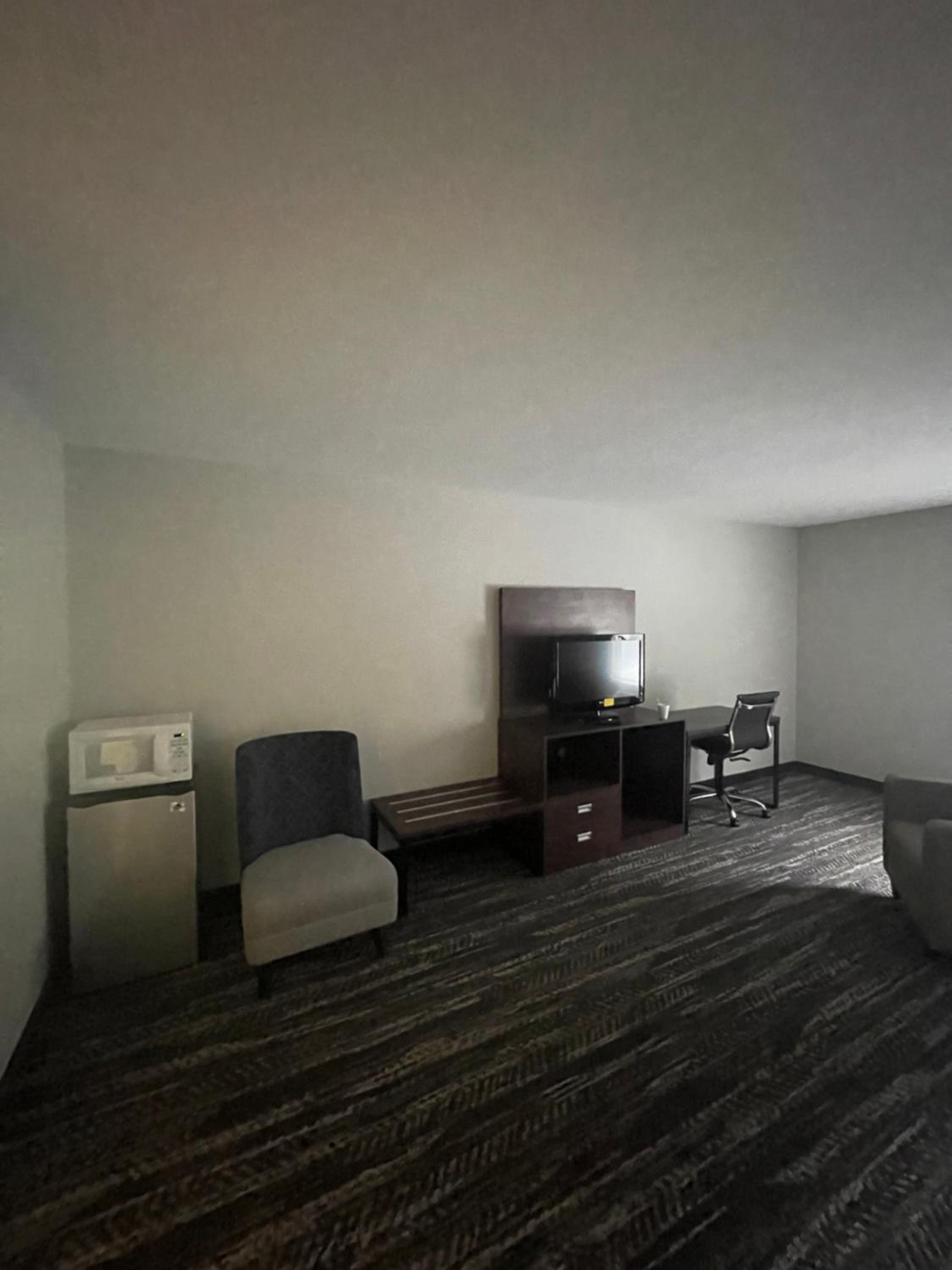 Standard King Room - Non Smoking - Photo 3